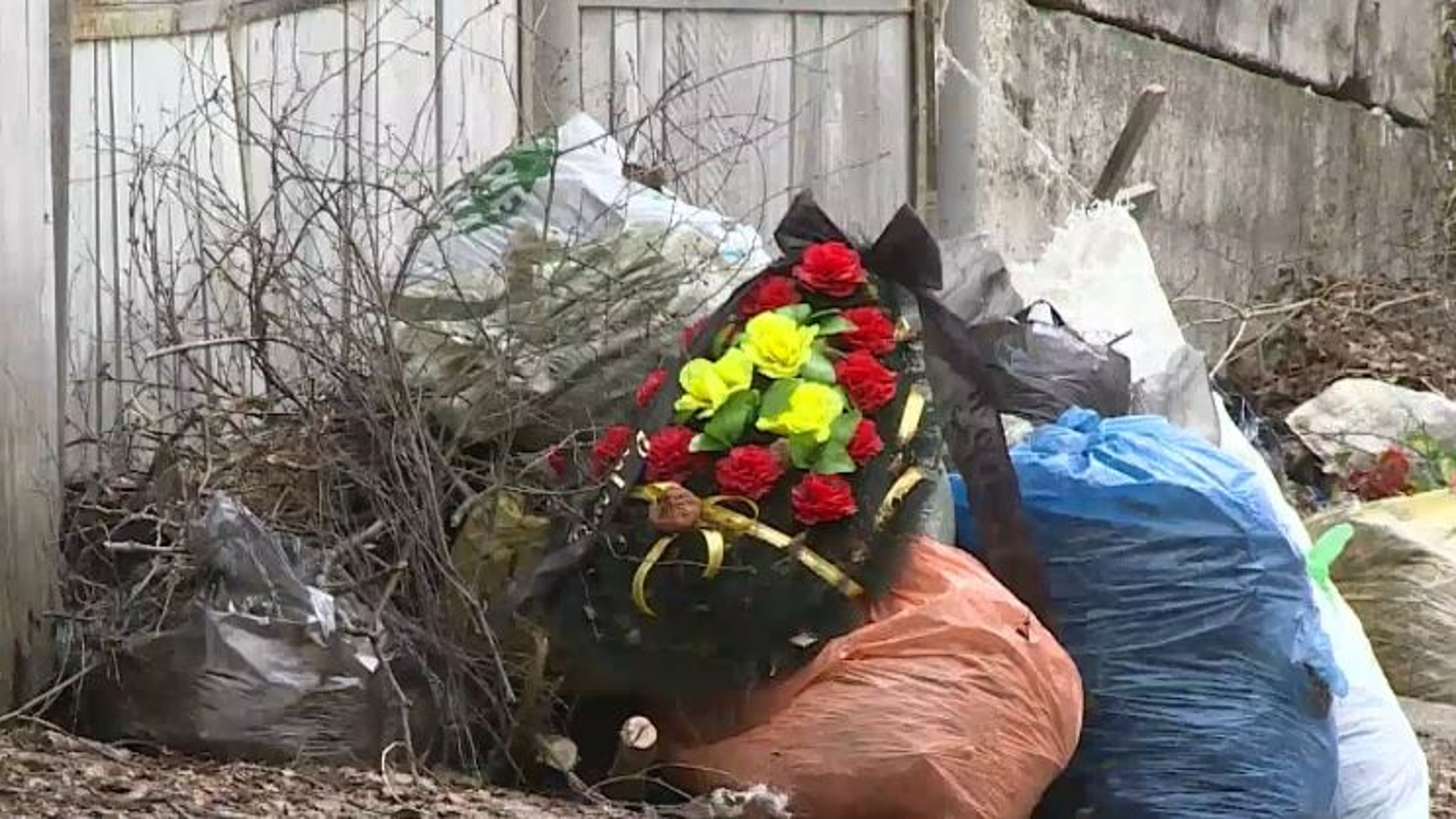 Стихийные свалки на кладбищах вызывают недовольство жителей Марий Эл