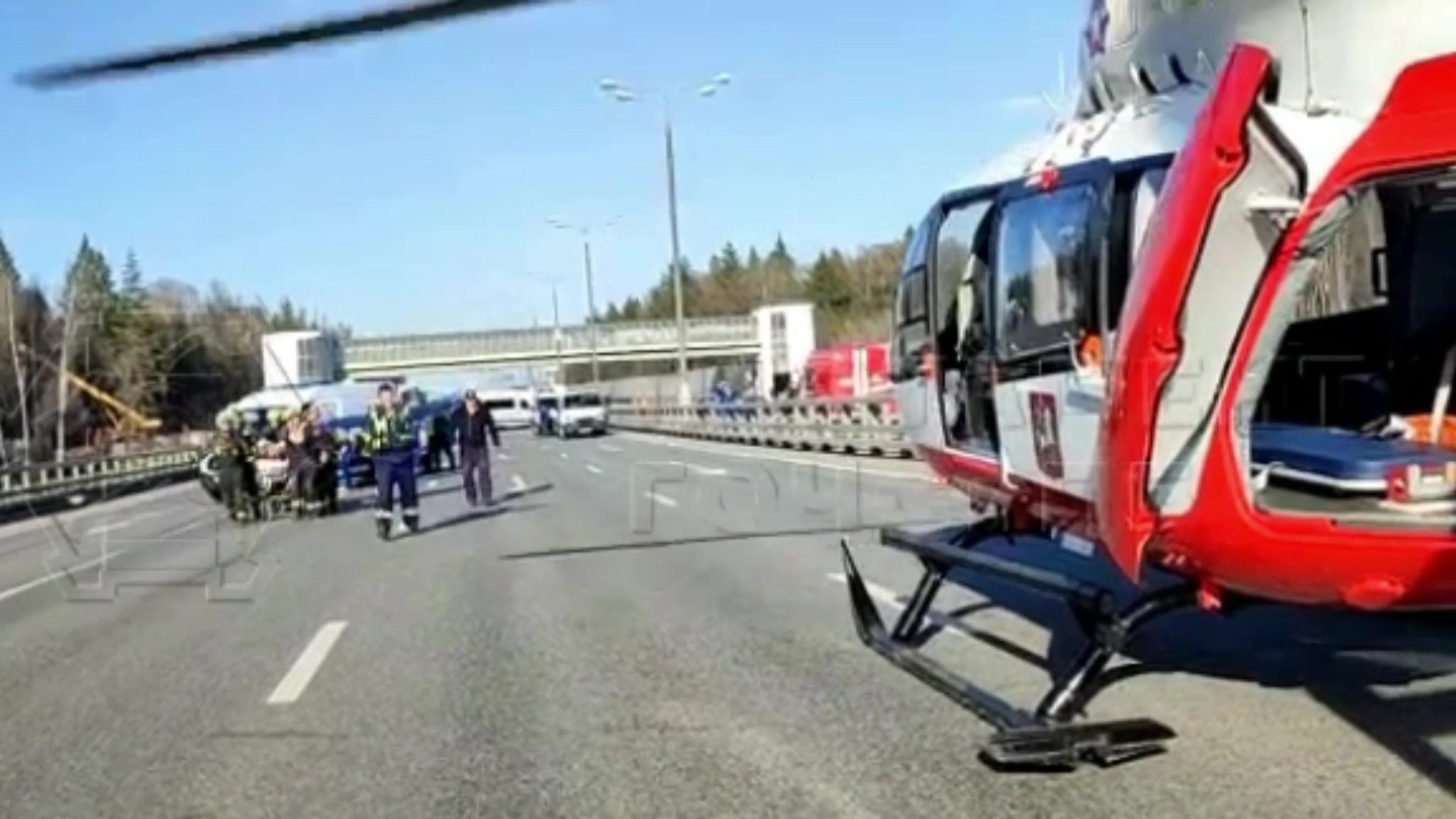 Место столкновения шести машин в Москве сняли на видео