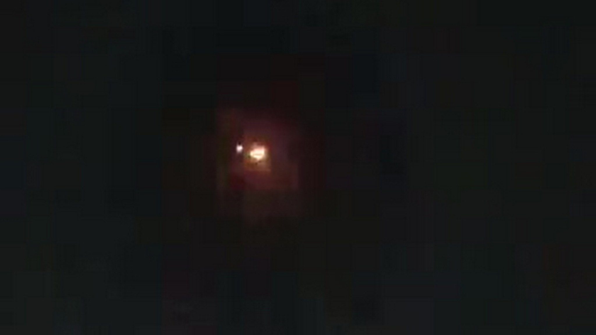 Самолет Flydubai с горящим двигателем сняли на видео