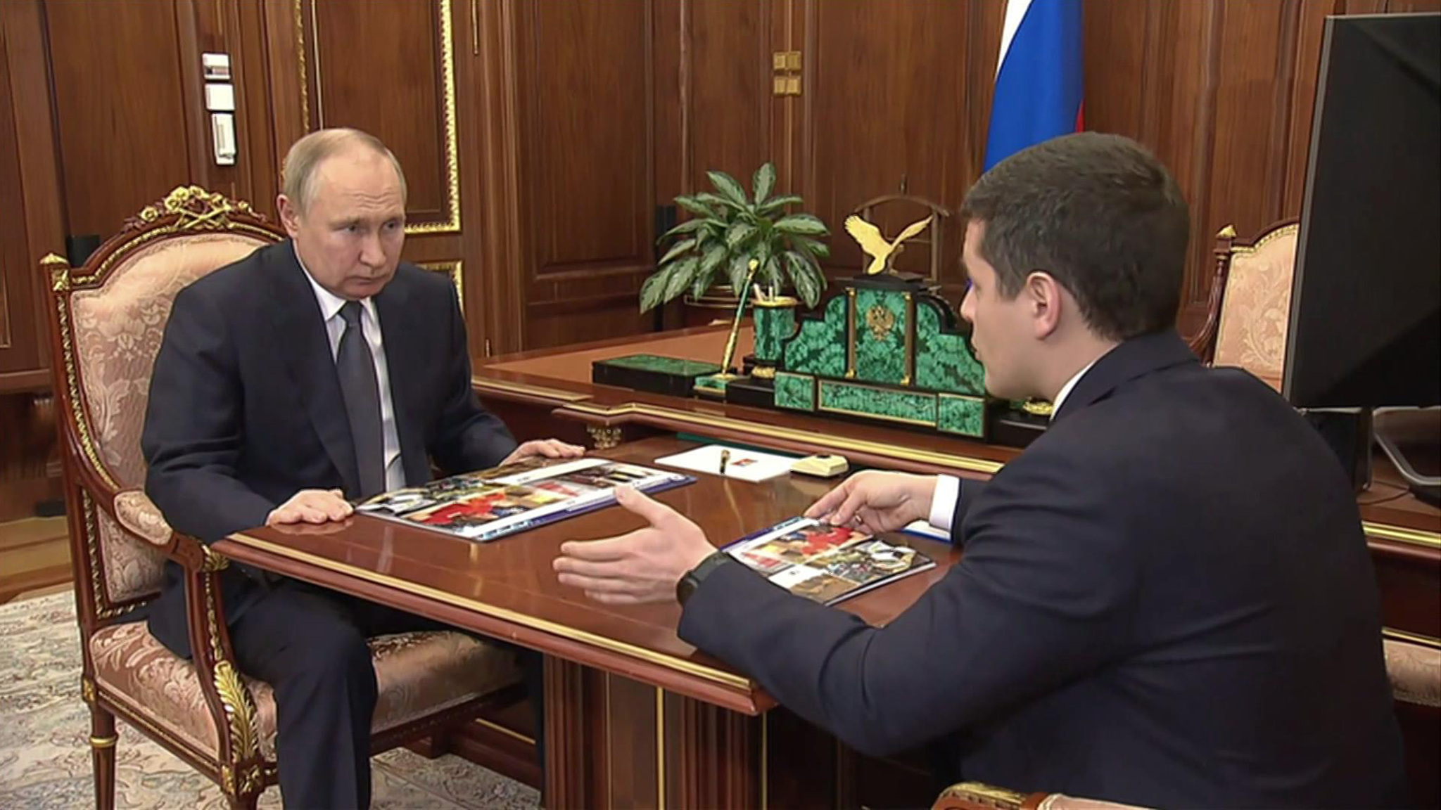 Путин заслушал доклад губернатора Ямало-Ненецкого округа