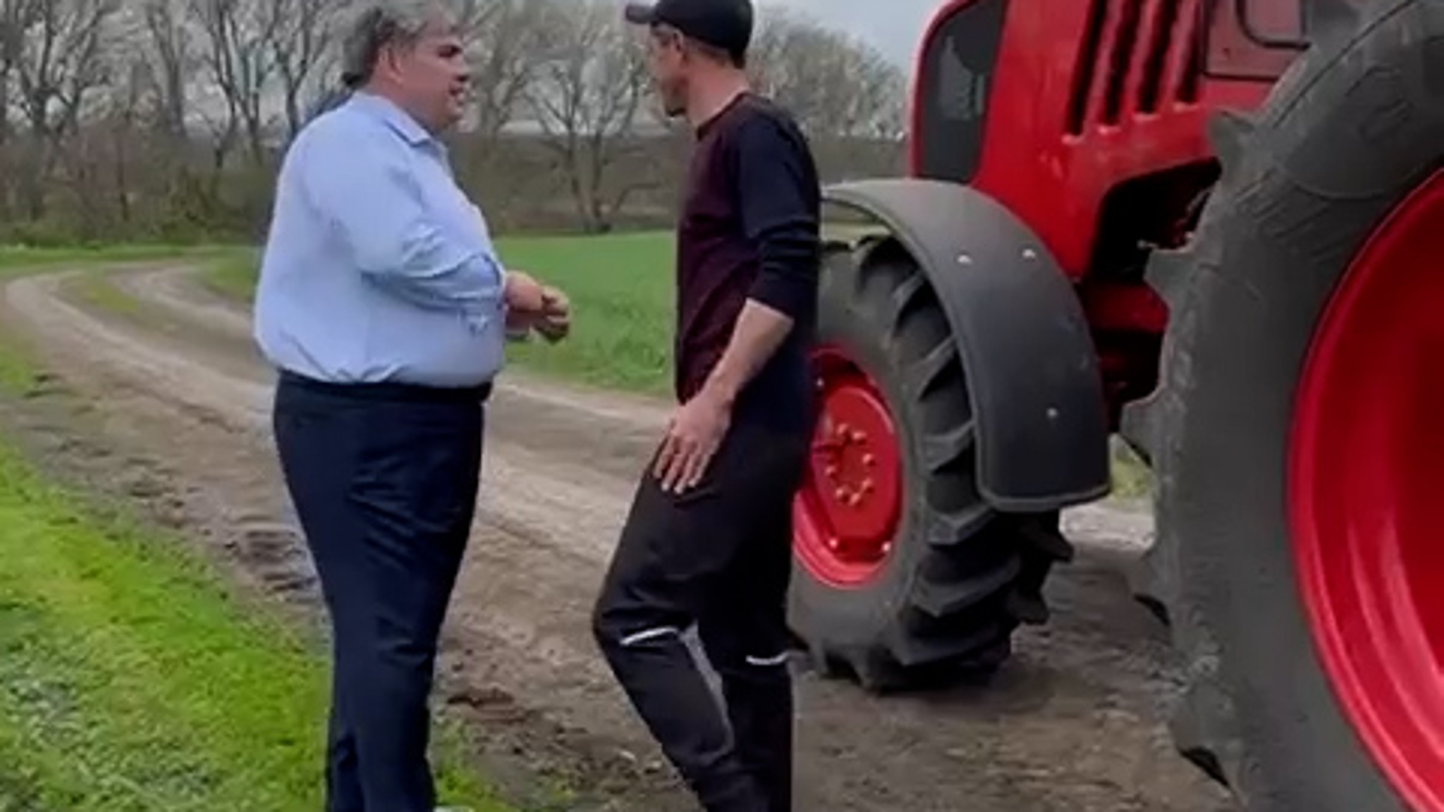 Казбек Коков ознакомился с ходом сельскохозяйственных работ в Зольском и Баксанском районах