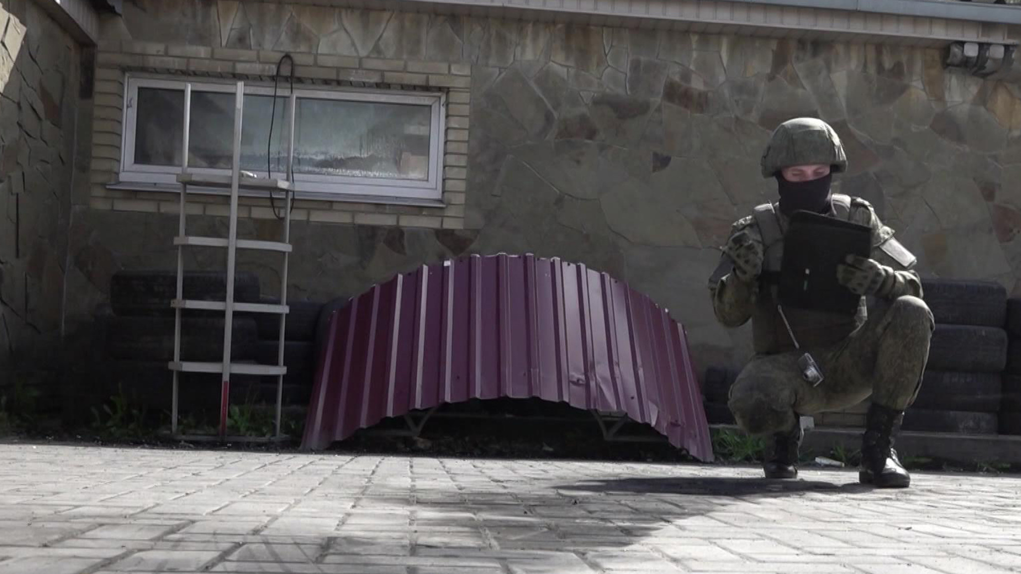 Отступая, неонацисты огрызаются беспорядочными артобстрелами жилых кварталов