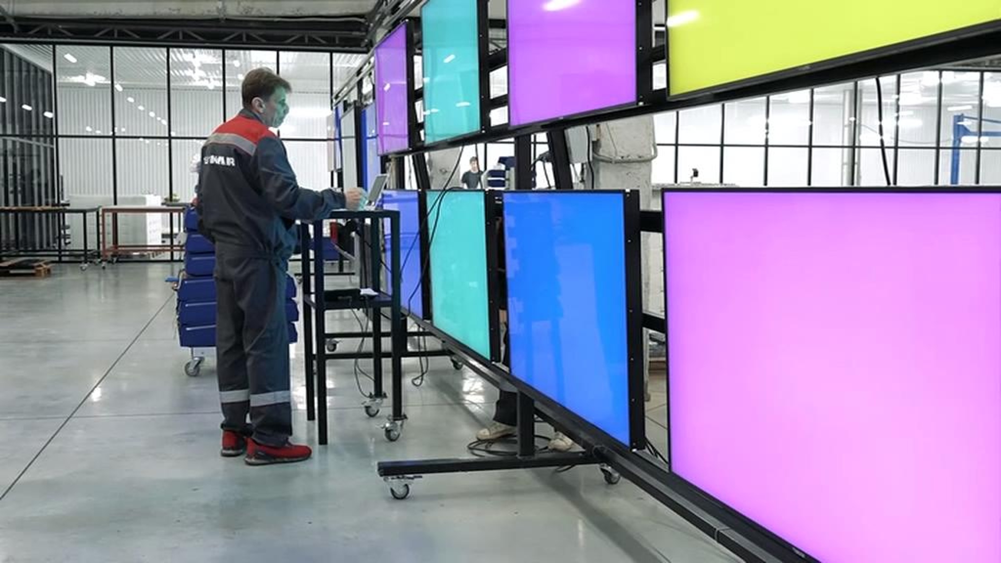 В Оренбурге запущен в работу завод по производству цифровых дисплеев