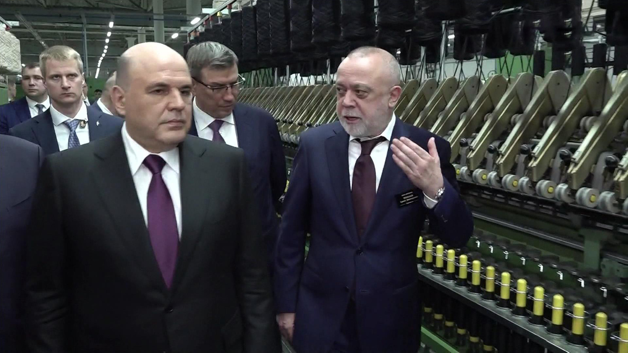 Мишустин осмотрел прядильный завод в Черкесске