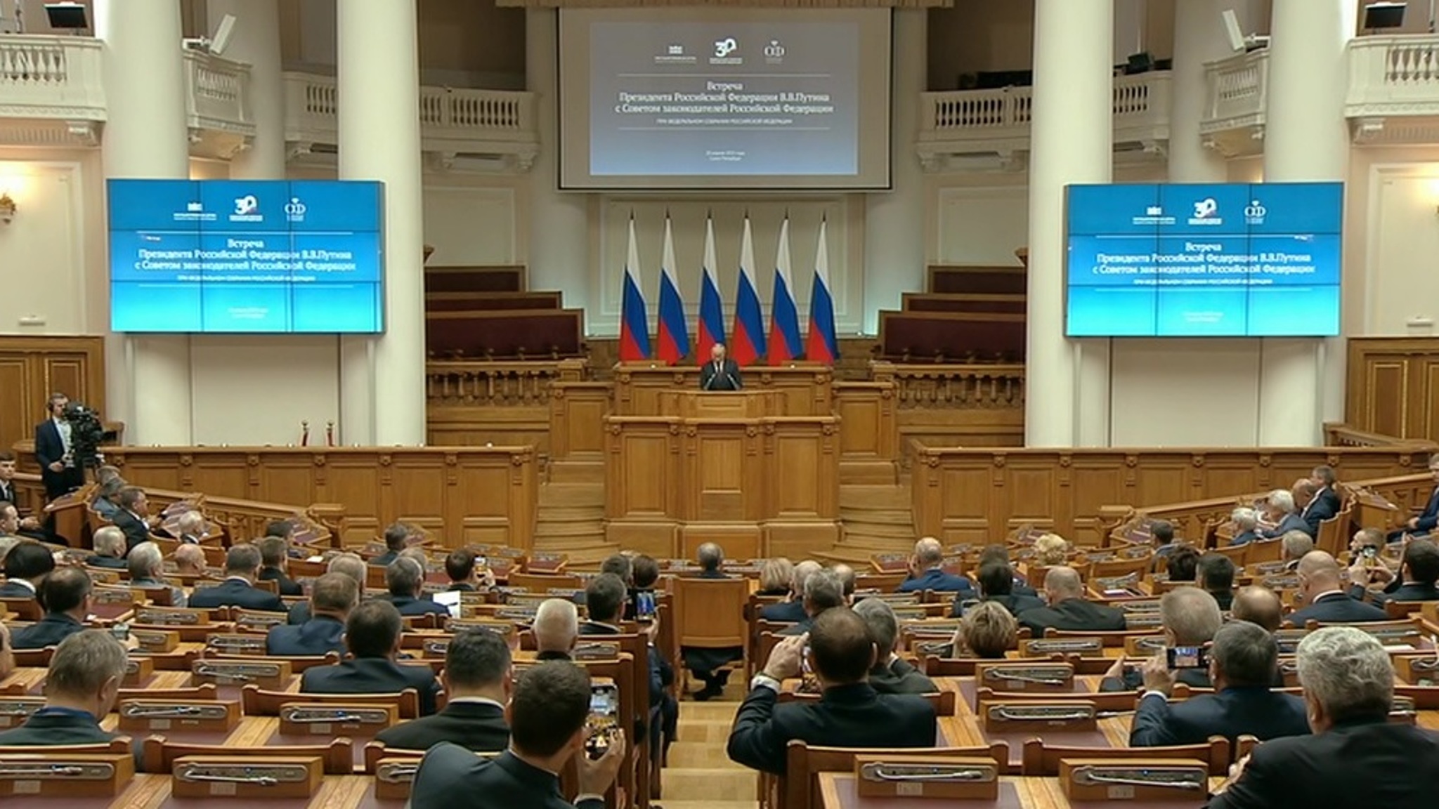 Путин напомнил о парламентских традициях России