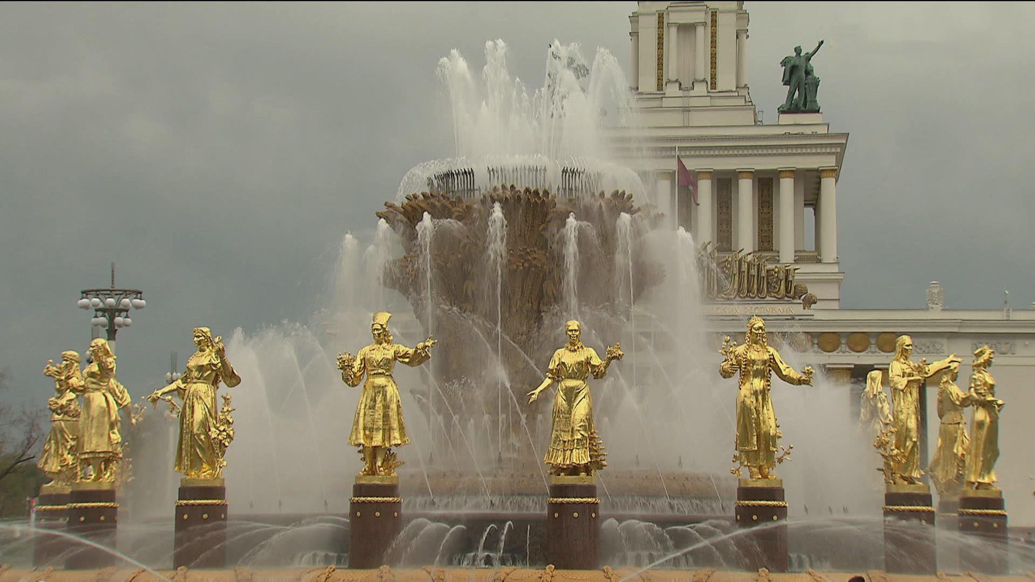 Сезон фонтанов открылся в Москве