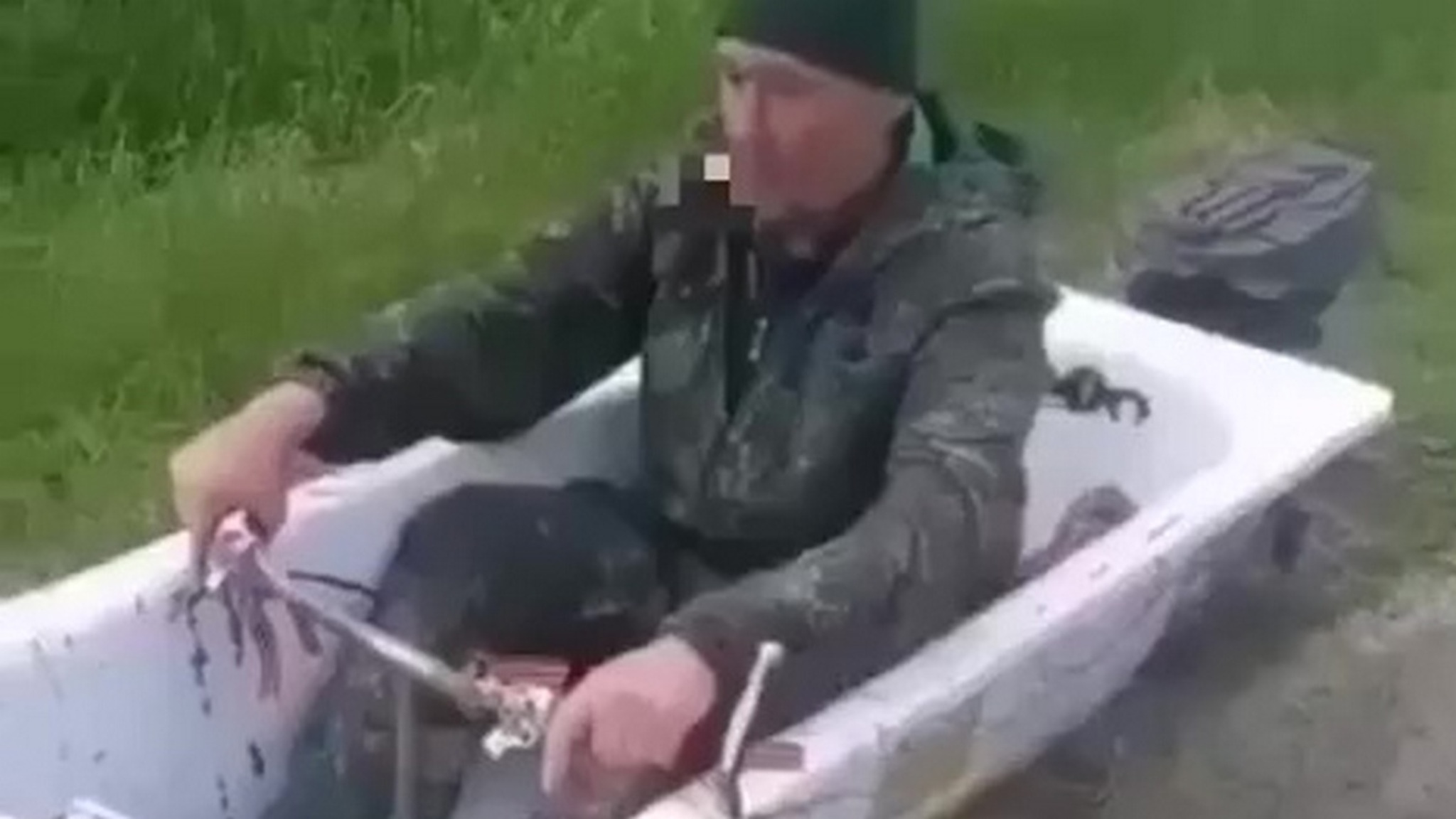 Кубанские полицейские задержали пьяного водителя ванны с мотором
