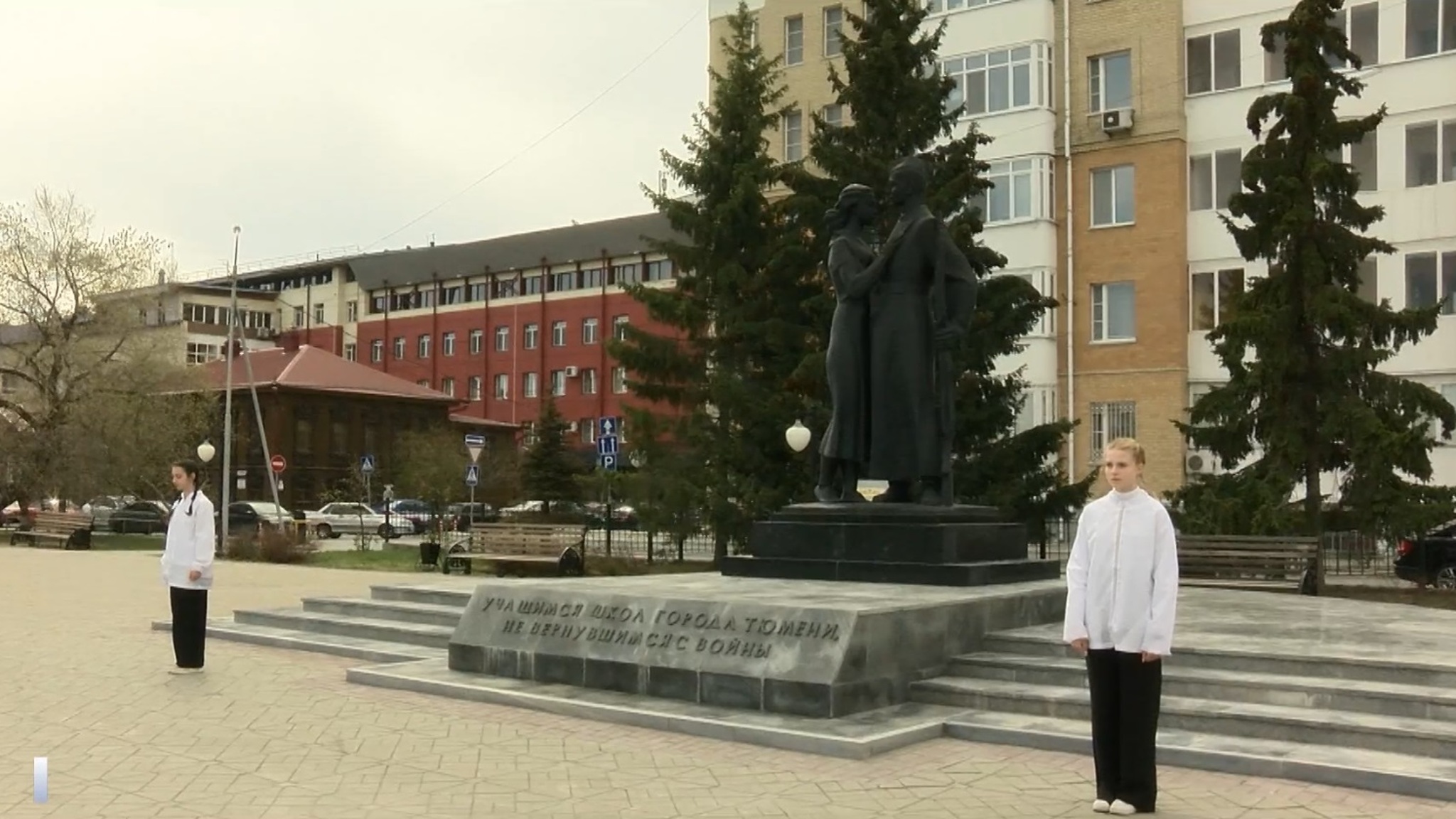 Тюменские школьники заступили в почетный караул