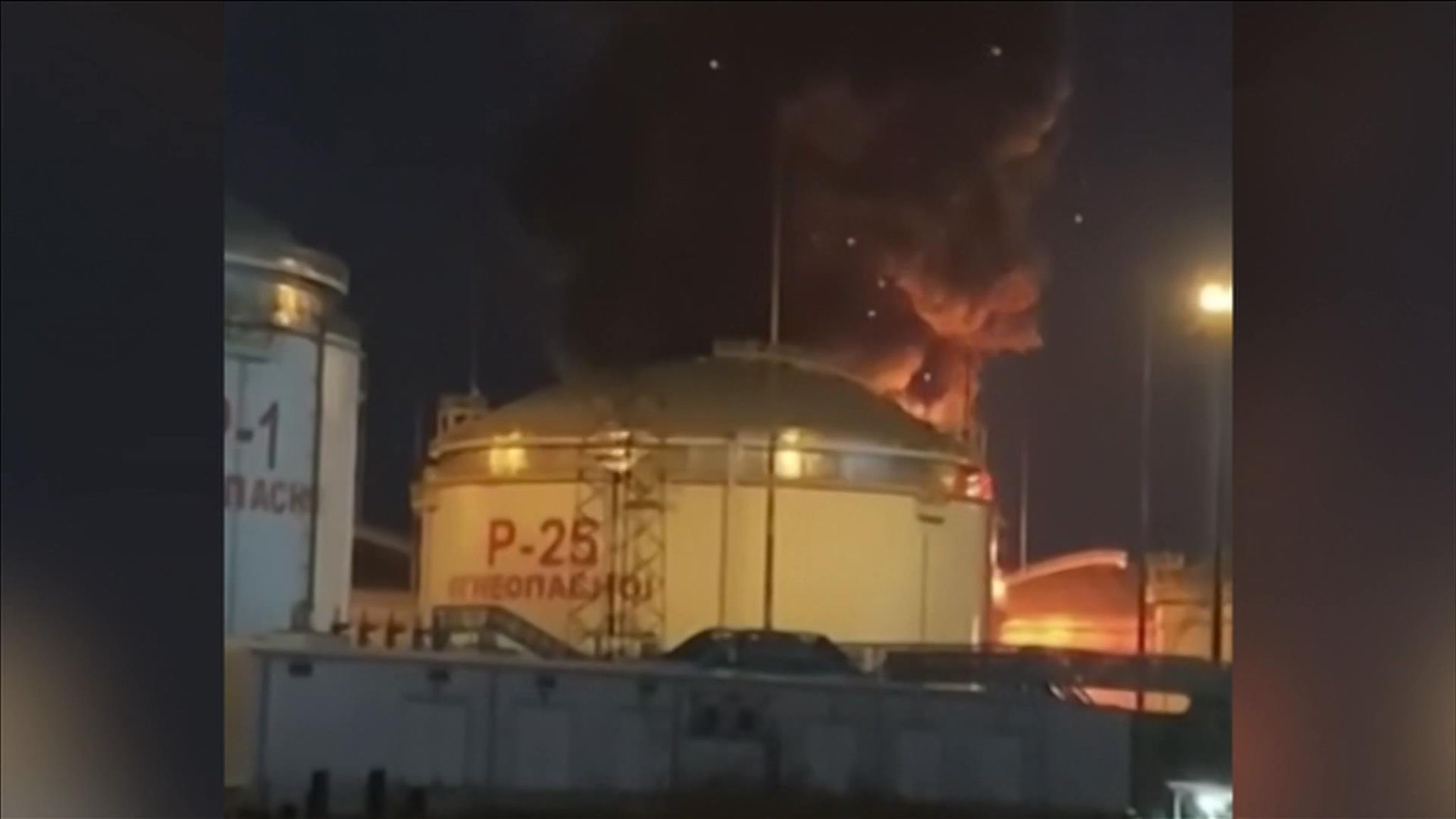 В Краснодарском крае загорелся резервуар с нефтепродуктами