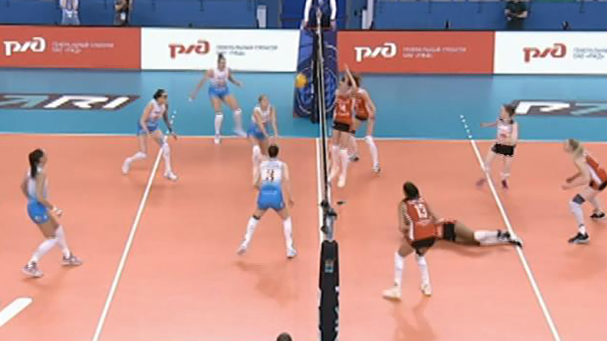 Волейболистки московского "Динамо" выиграли первый матч финала чемпионата России