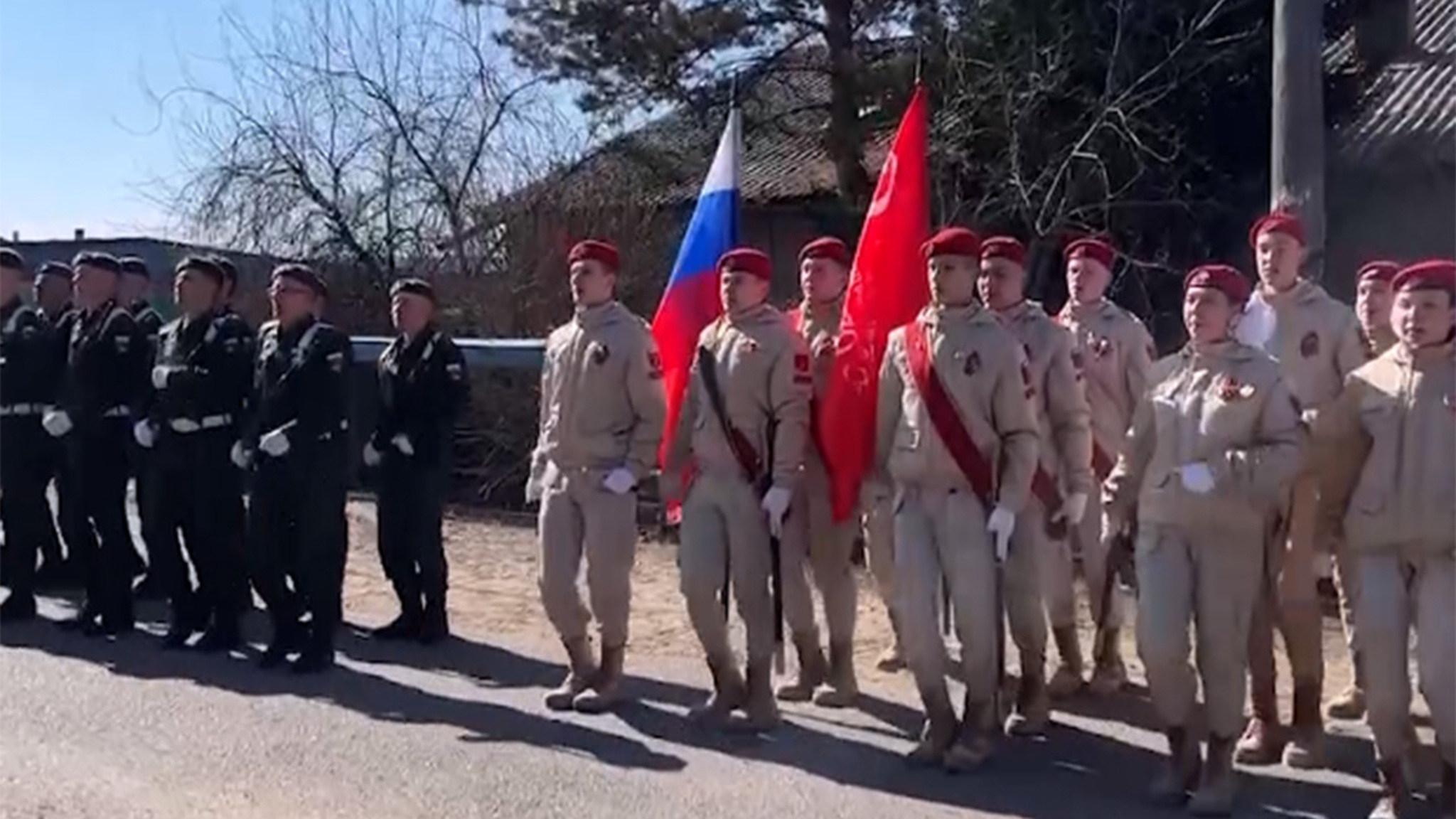 Юнармейцы и военнослужащие ВВО начали поздравлять ветеранов Забайкалья