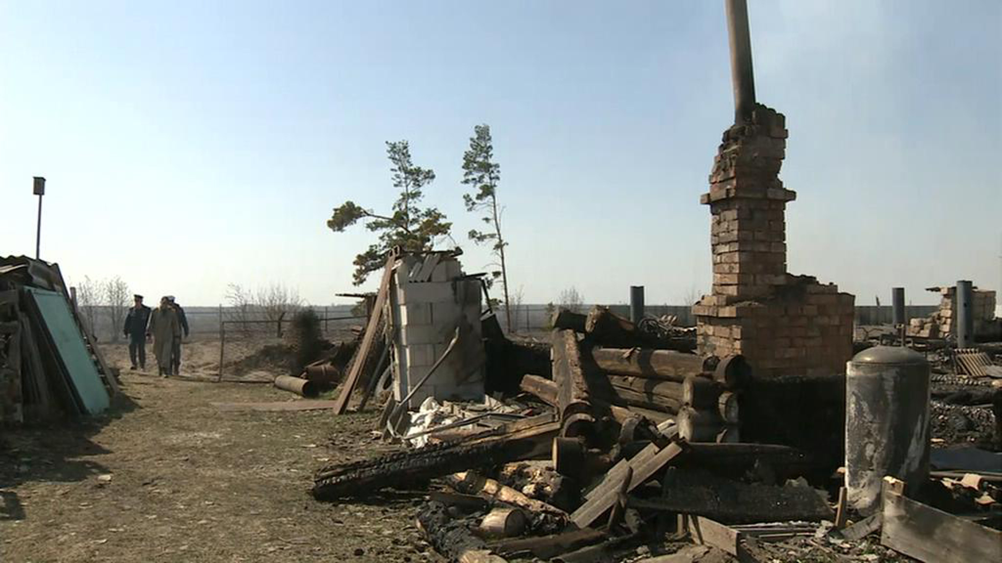 Сильный ветер способствует распространению пожаров