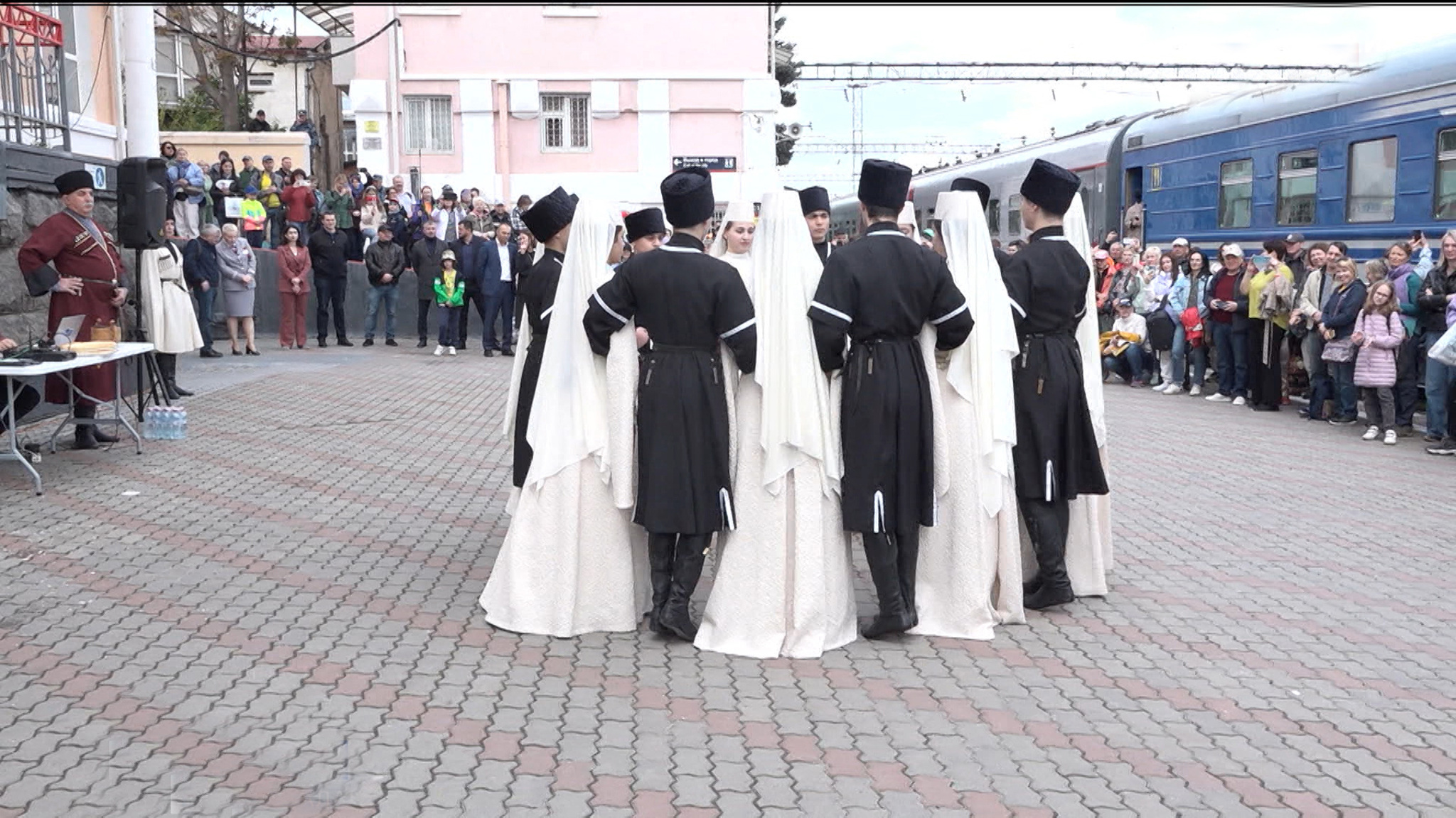 Цæгат Ирыстонмæ фыццаг хатт ссыд туристон поезд "Жемчужина Кавказа"