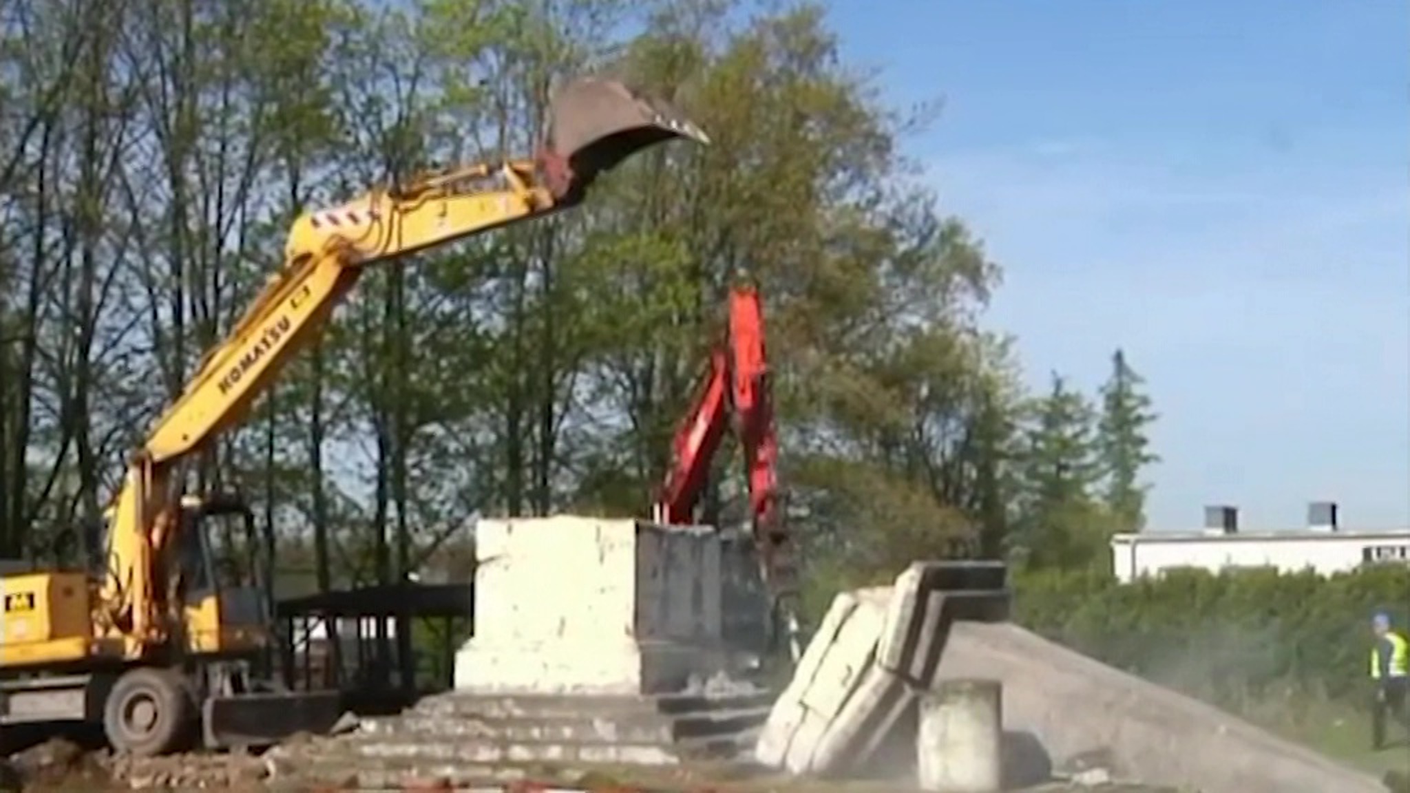 Польские власти снесли памятник советским воинам