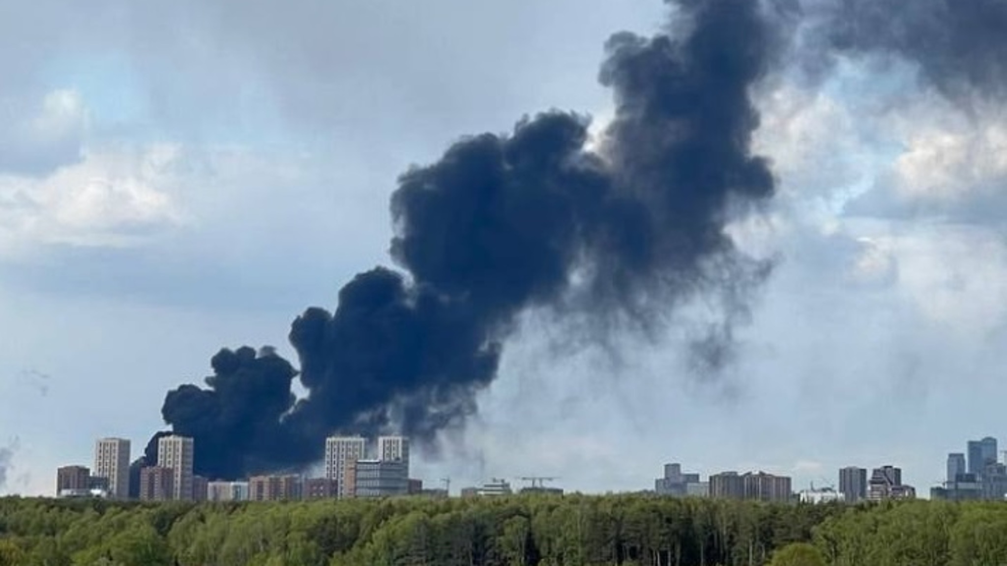 В Москве потушили загоревшийся строящийся жилой комплекс