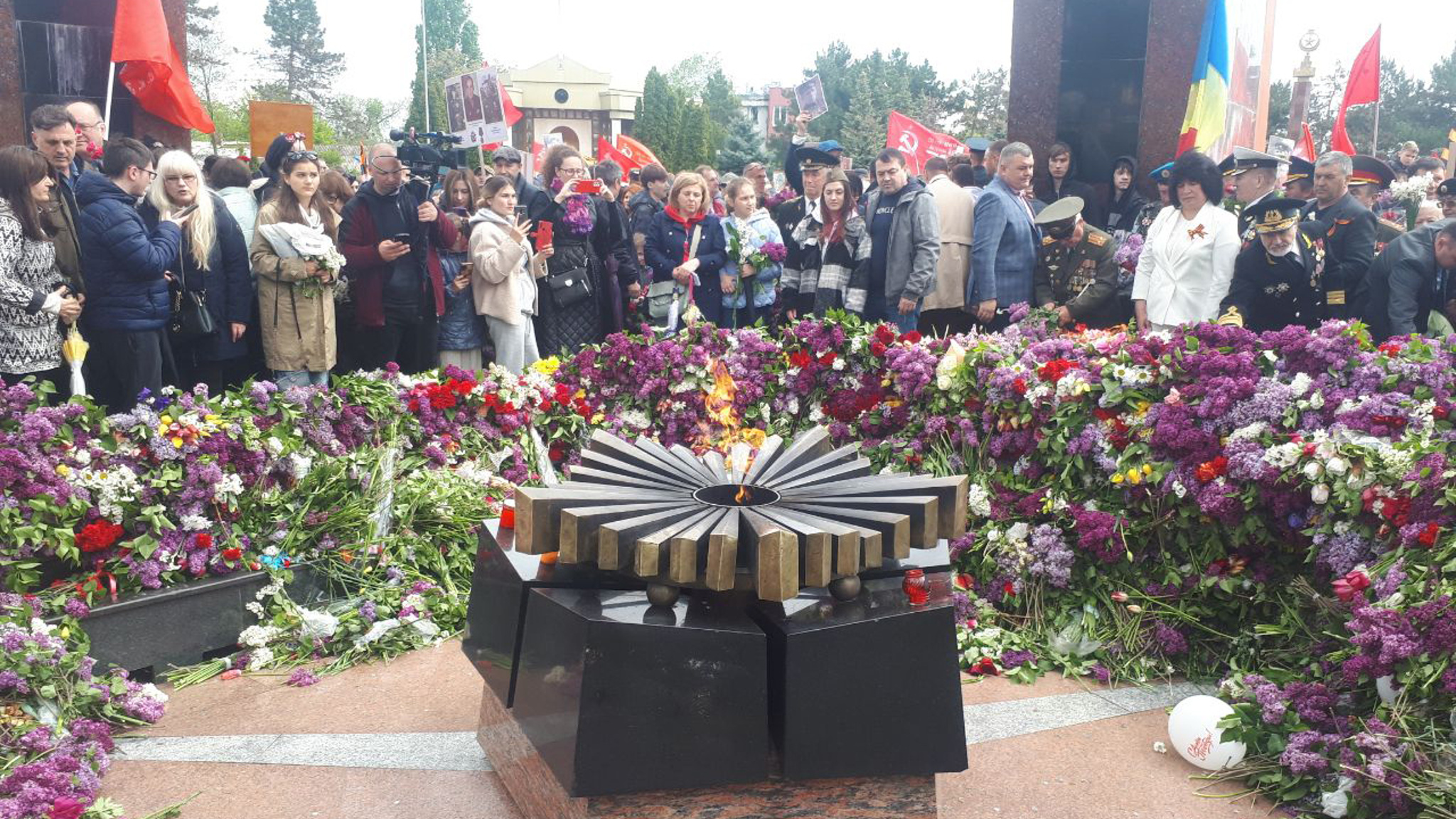 В Кишиневе возложили цветы к мемориальному комплексу