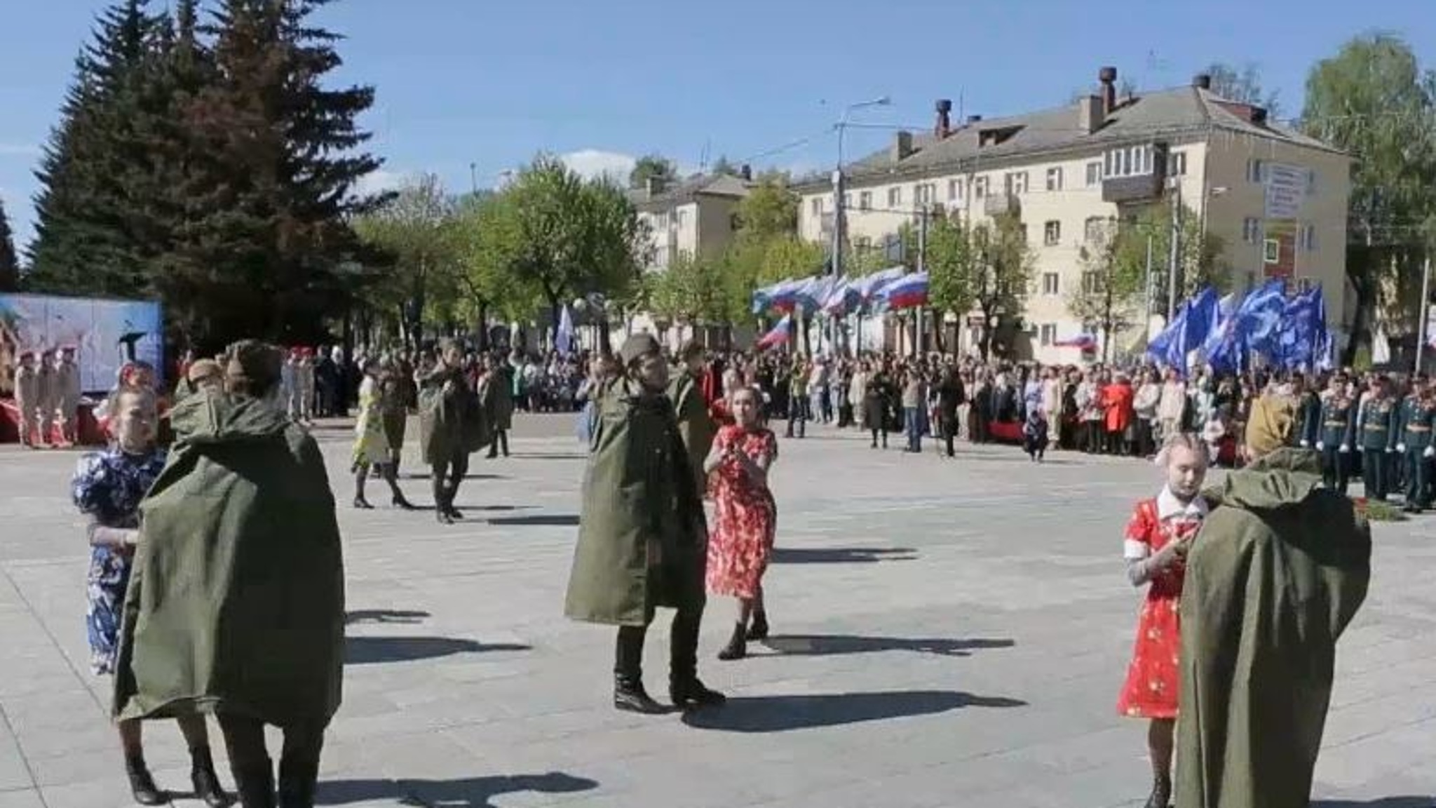 "Дорогами Победы": в честь 9 Мая в Йошкар-Оле показали театрализованное представление