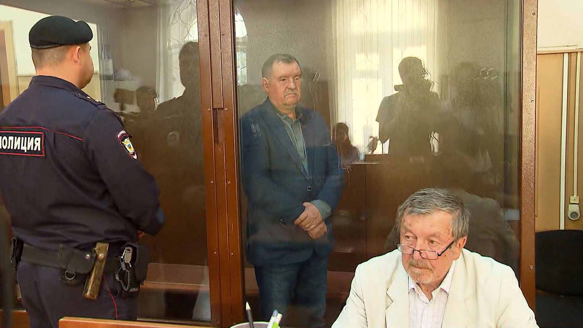 Питерских генералов подозревают во взятках иномарками и абонементами в фитнес