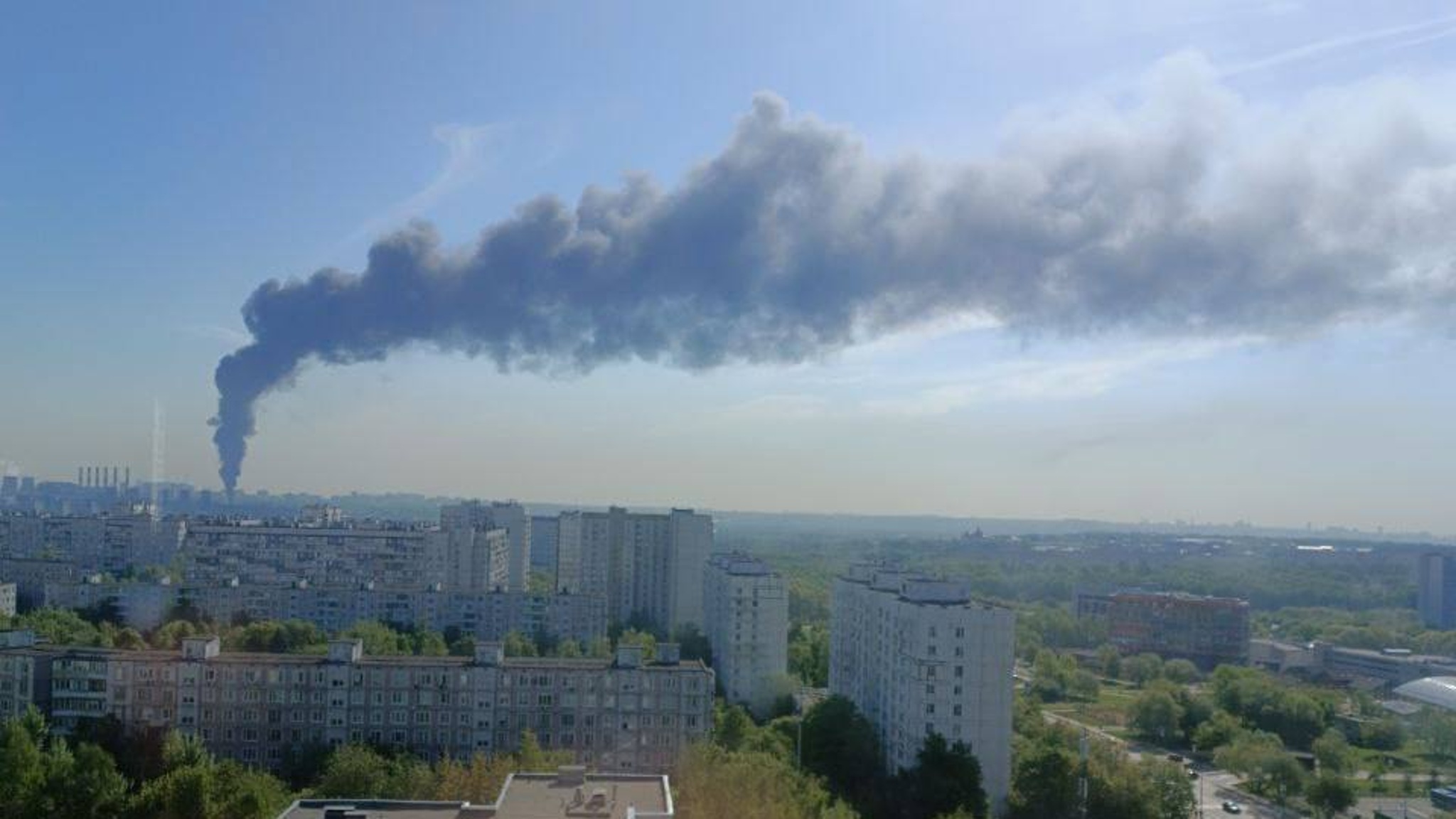 Пожар на складе с покрышками в Дзержинском сняли на видео