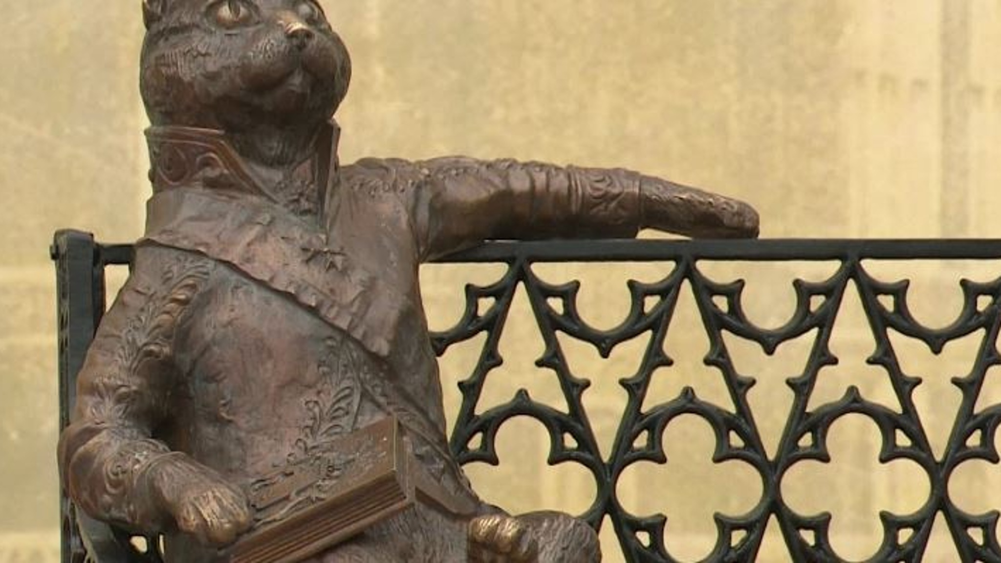 Скульптурную композицию «Шереметевский кот» установили на центральной площади Юрина