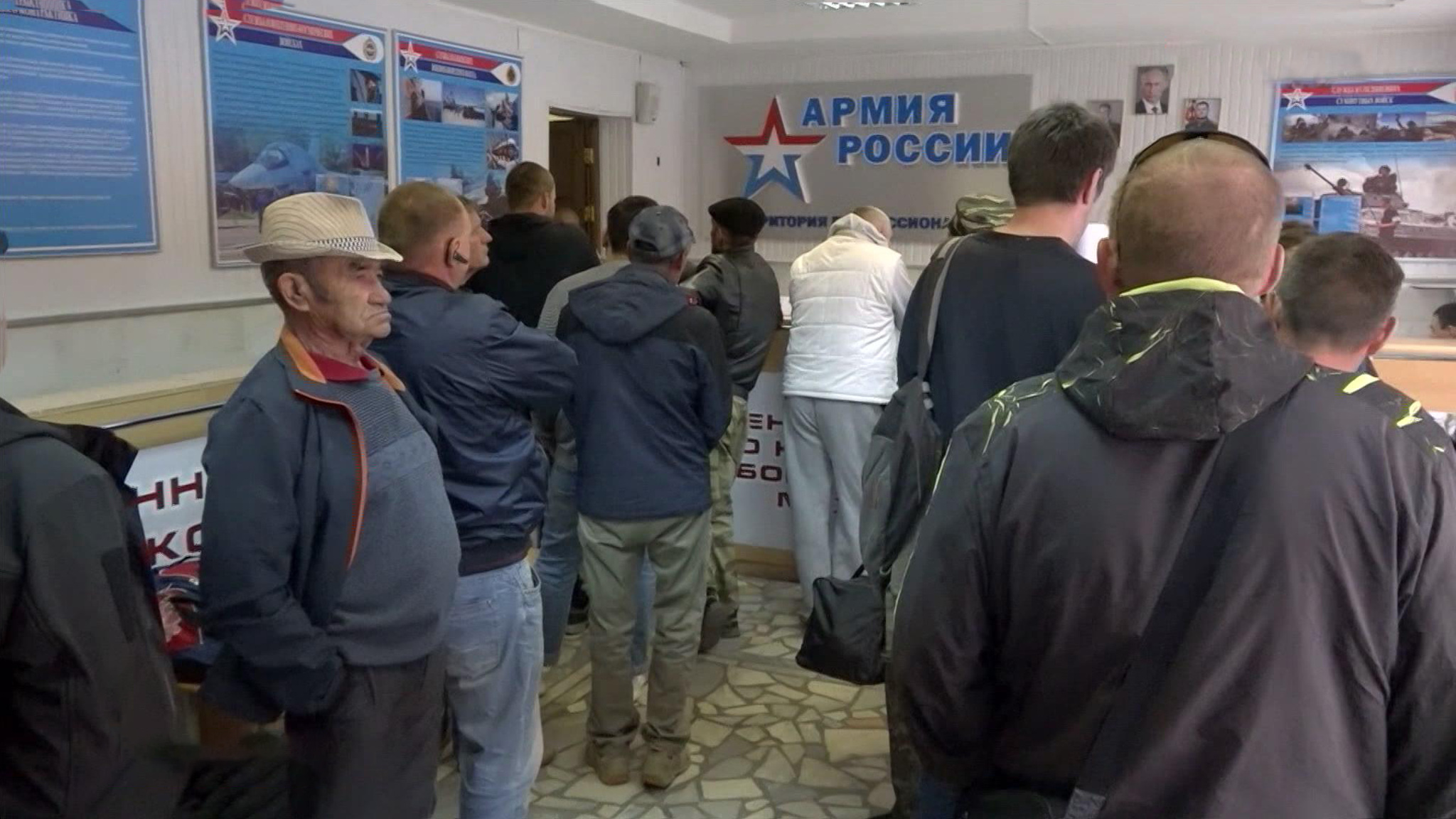В пунктах отбора на контрактную службу по всей стране – очереди из добровольцев