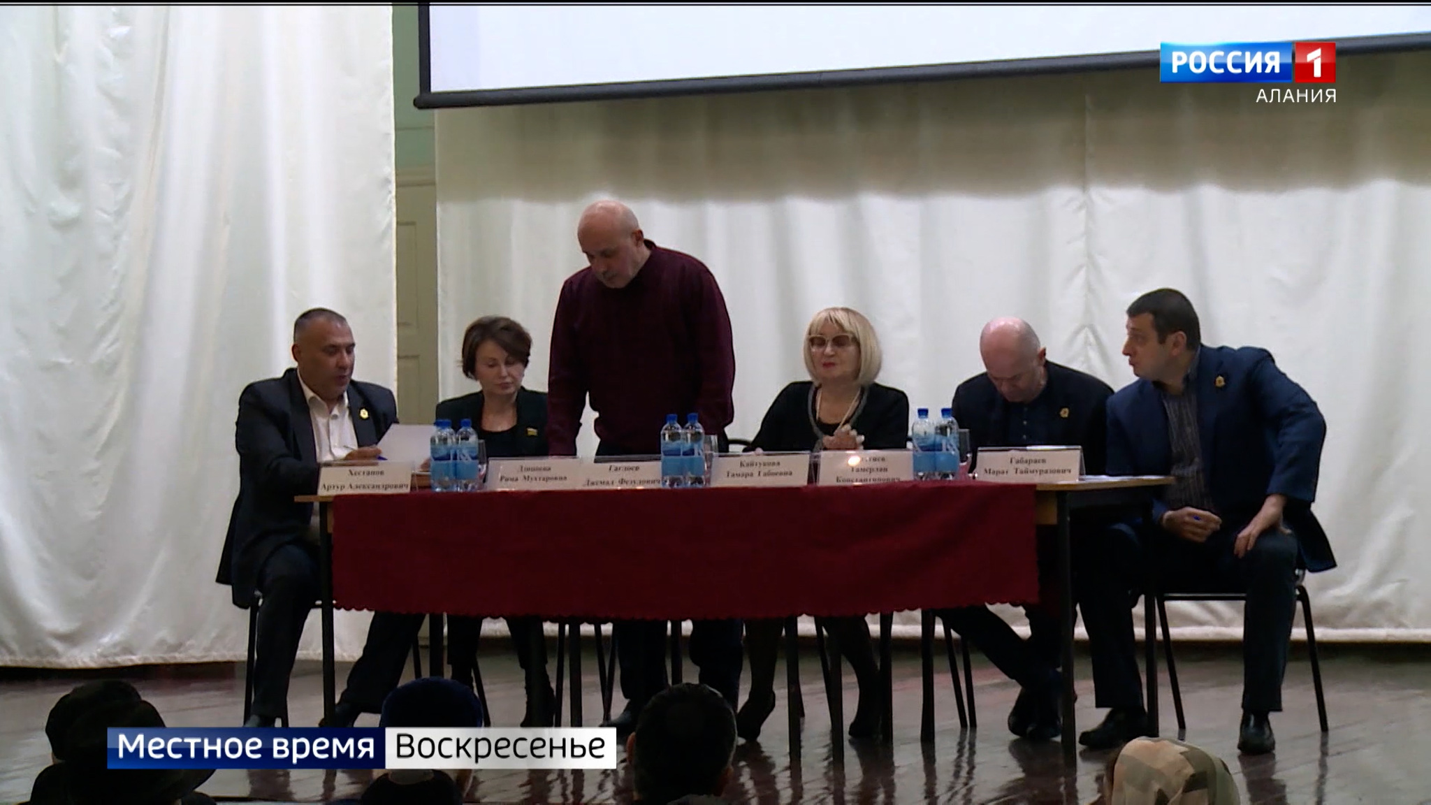 Представители общественного совета и администрации Владикавказа встретились с жителями поселка Карца