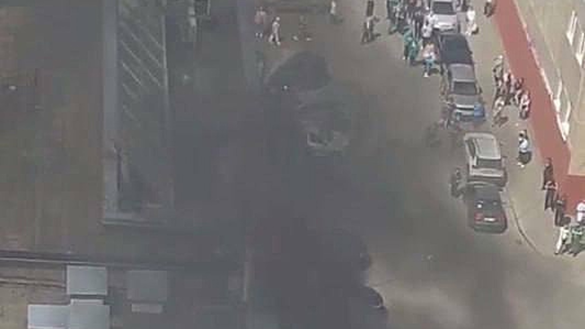 Пожар у здания "Перекрестка" в Москве сняли очевидцы