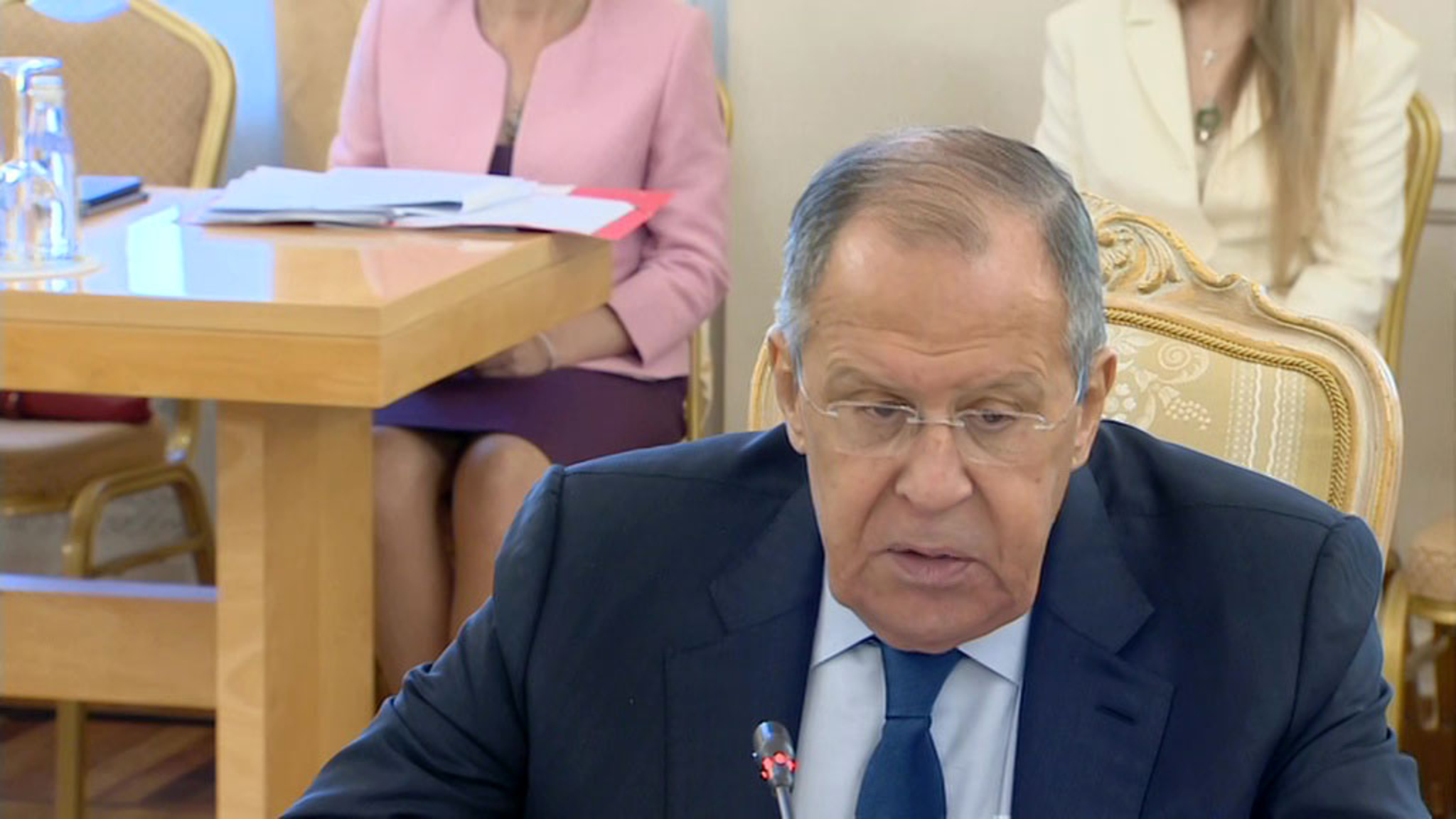 Лавров сообщил, о чем будет говорить с Алейником