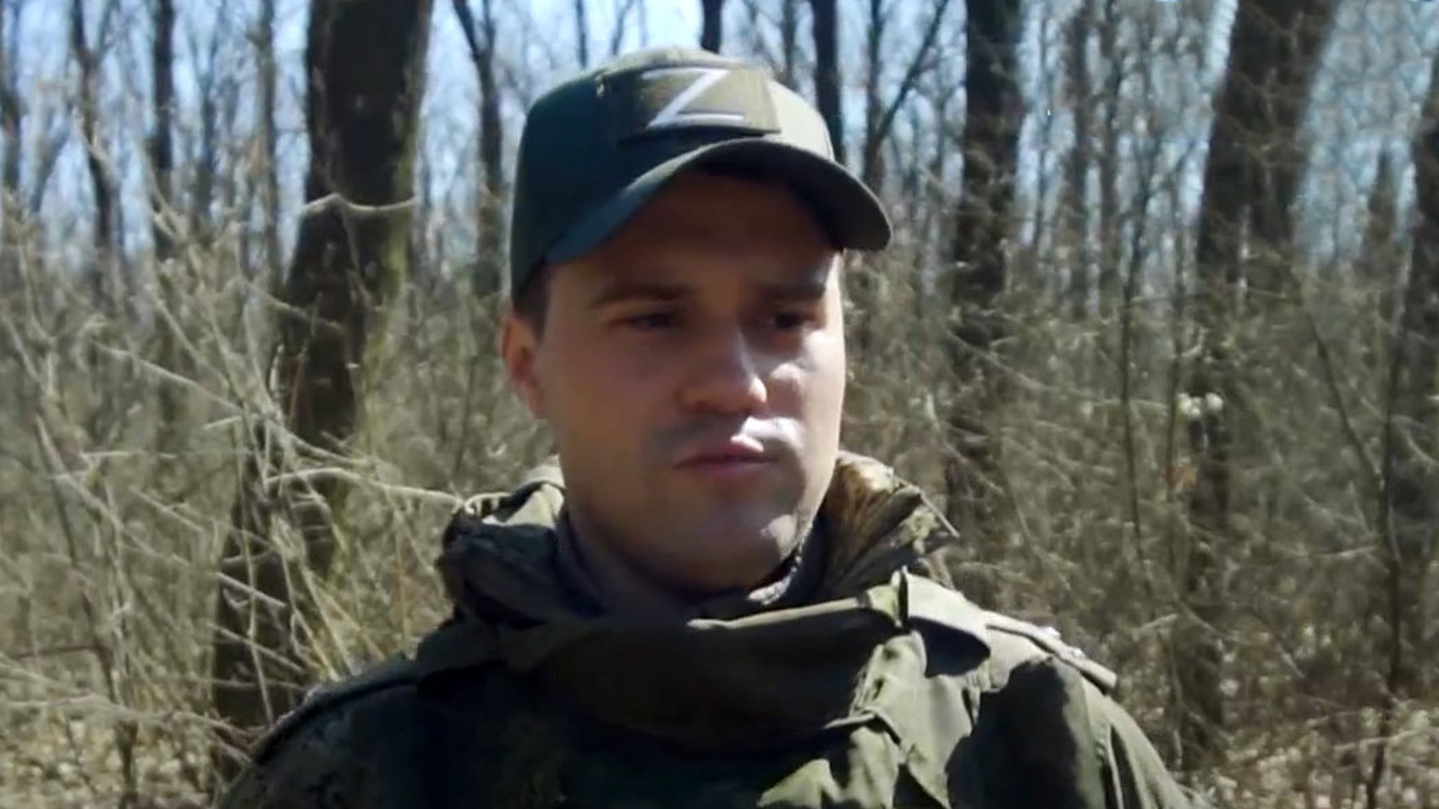 Российские военные 10 часов вели бой из подбитого танка