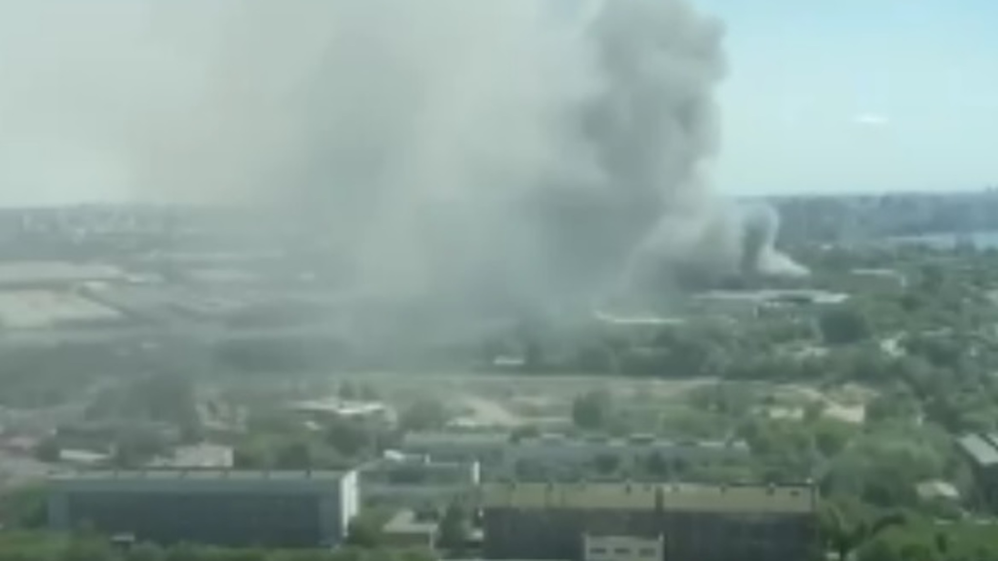 Крупный пожар на юго-западе Москвы сняли очевидцы