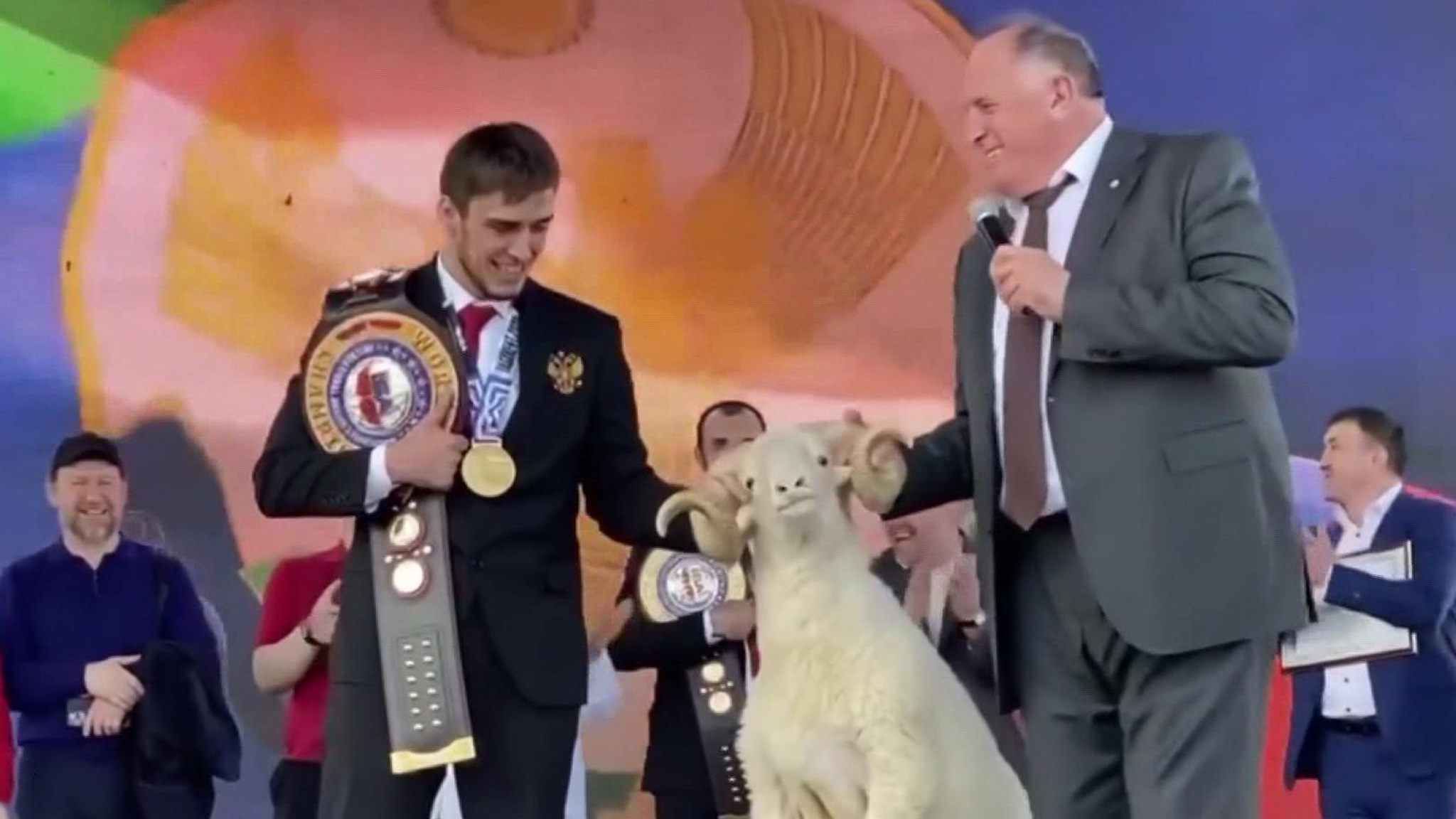 Герои чемпионата мира по боксу вернулись на Родину