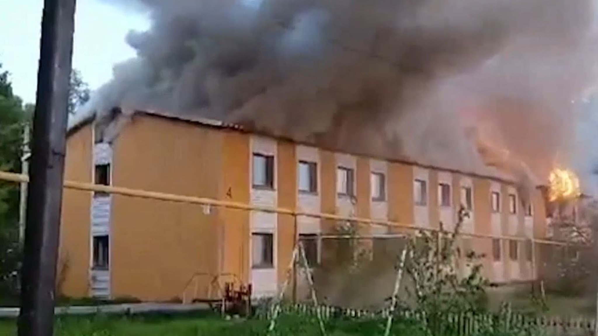 В Волжском районе сгорел многоквартирный жилой дом