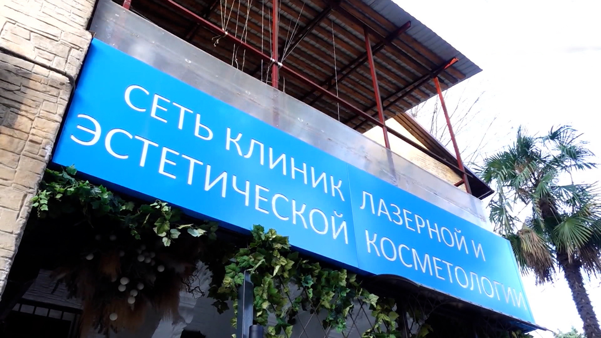 Пластическая операция лишила красавицу улыбки