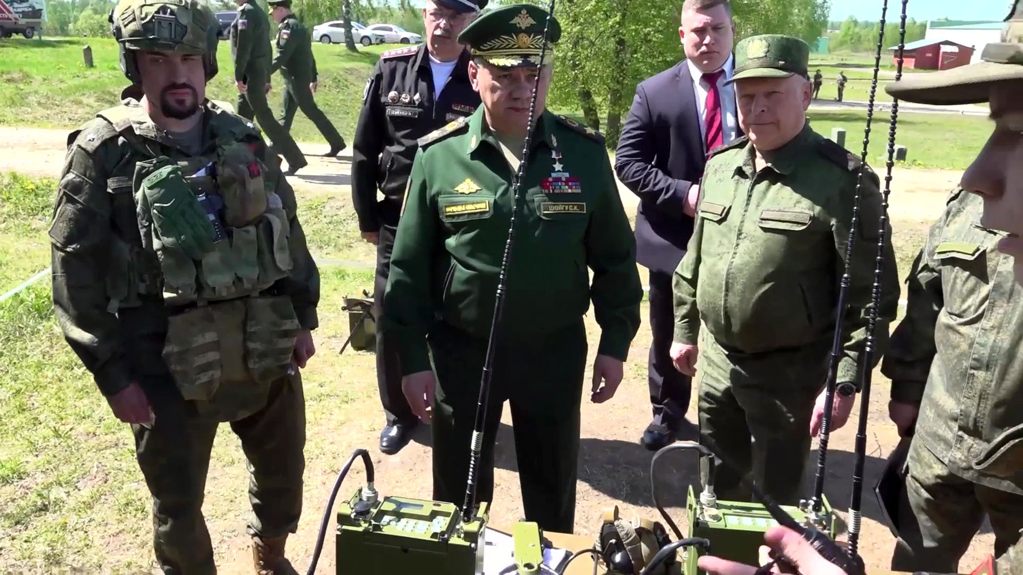 Шойгу проверил подготовку российских контрактников
