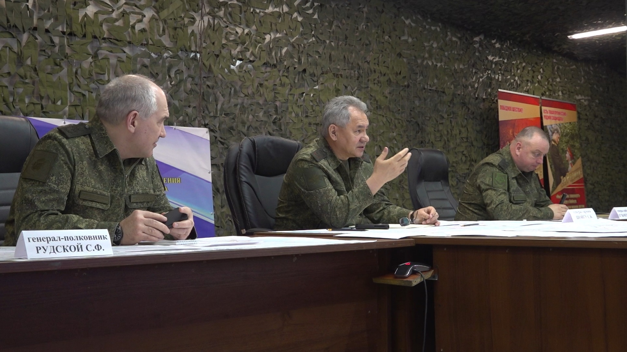 Шойгу с инспекцией посетил зону спецоперации