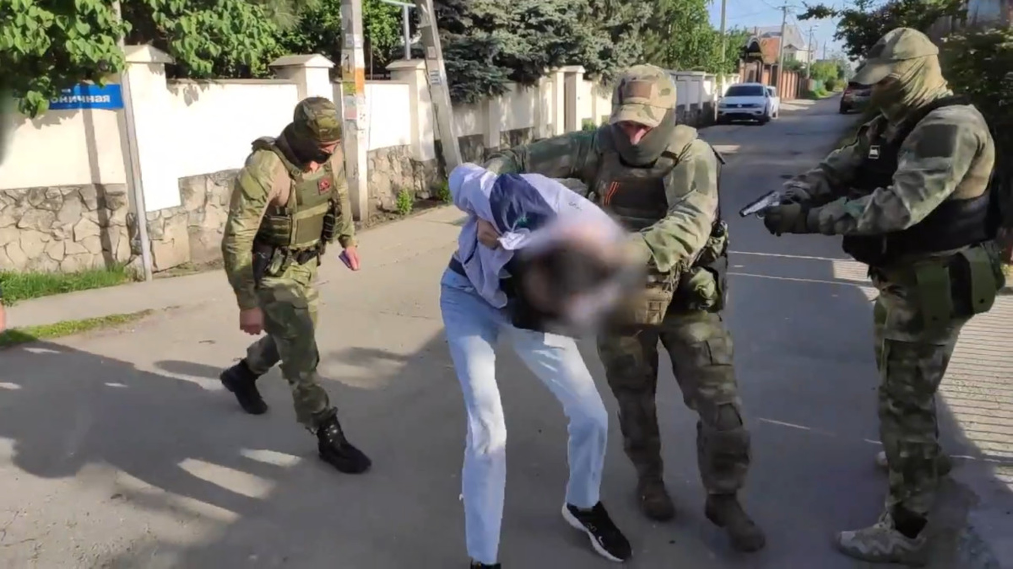 Кадры задержания предполагаемого диверсанта на Кубани попали на видео