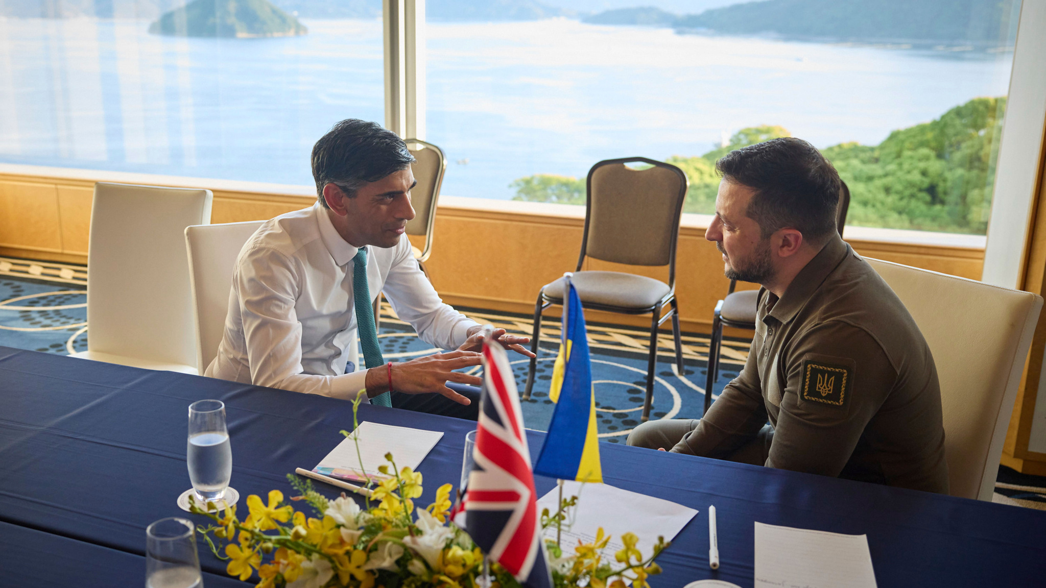 Зеленский и самолеты: саммит G7 превратился в шоу