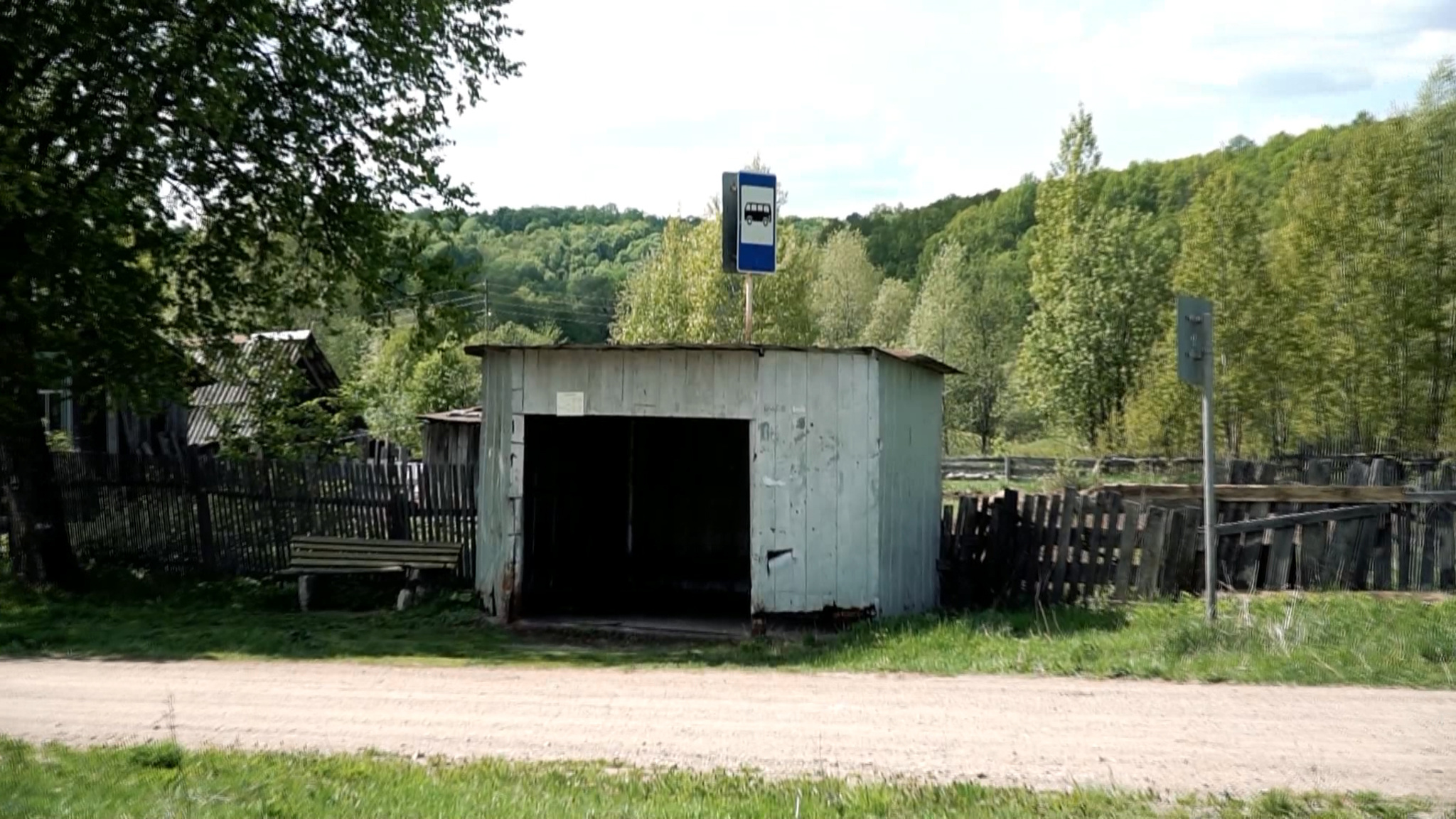 Село на Южном Урале оказалось отрезано от цивилизации из-за разбитой дороги