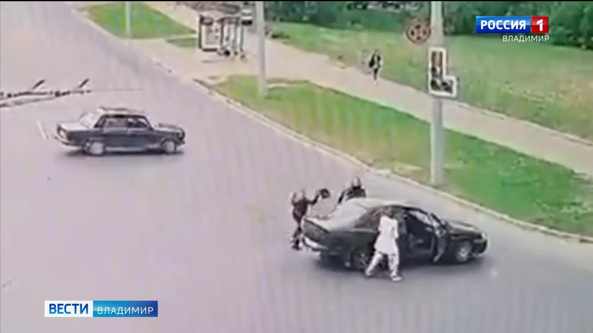 В центре Владимира виновника ДТП избили дамской сумочкой