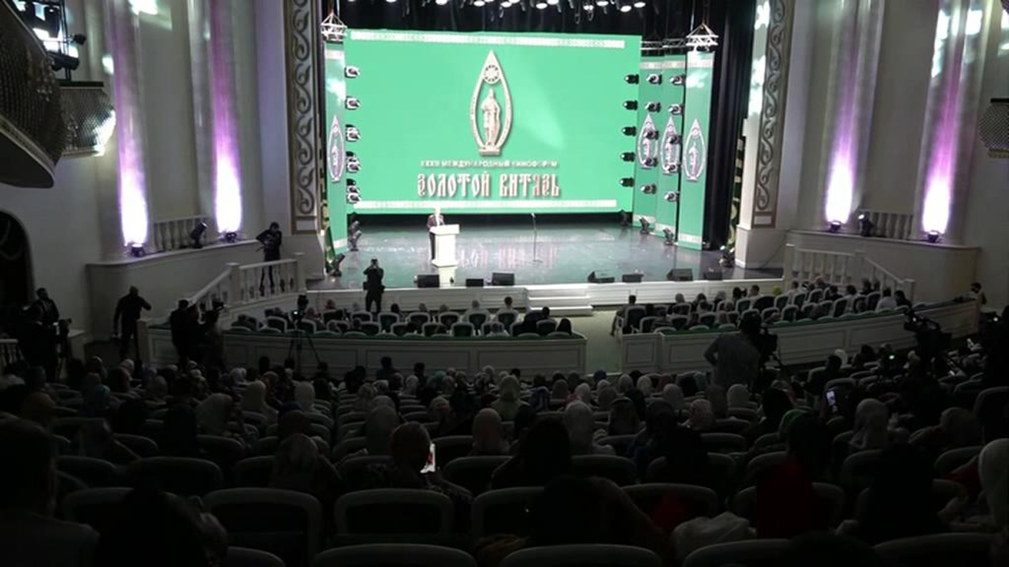 В Грозном стартовал 32-й Международный кинофорум "Золотой витязь"