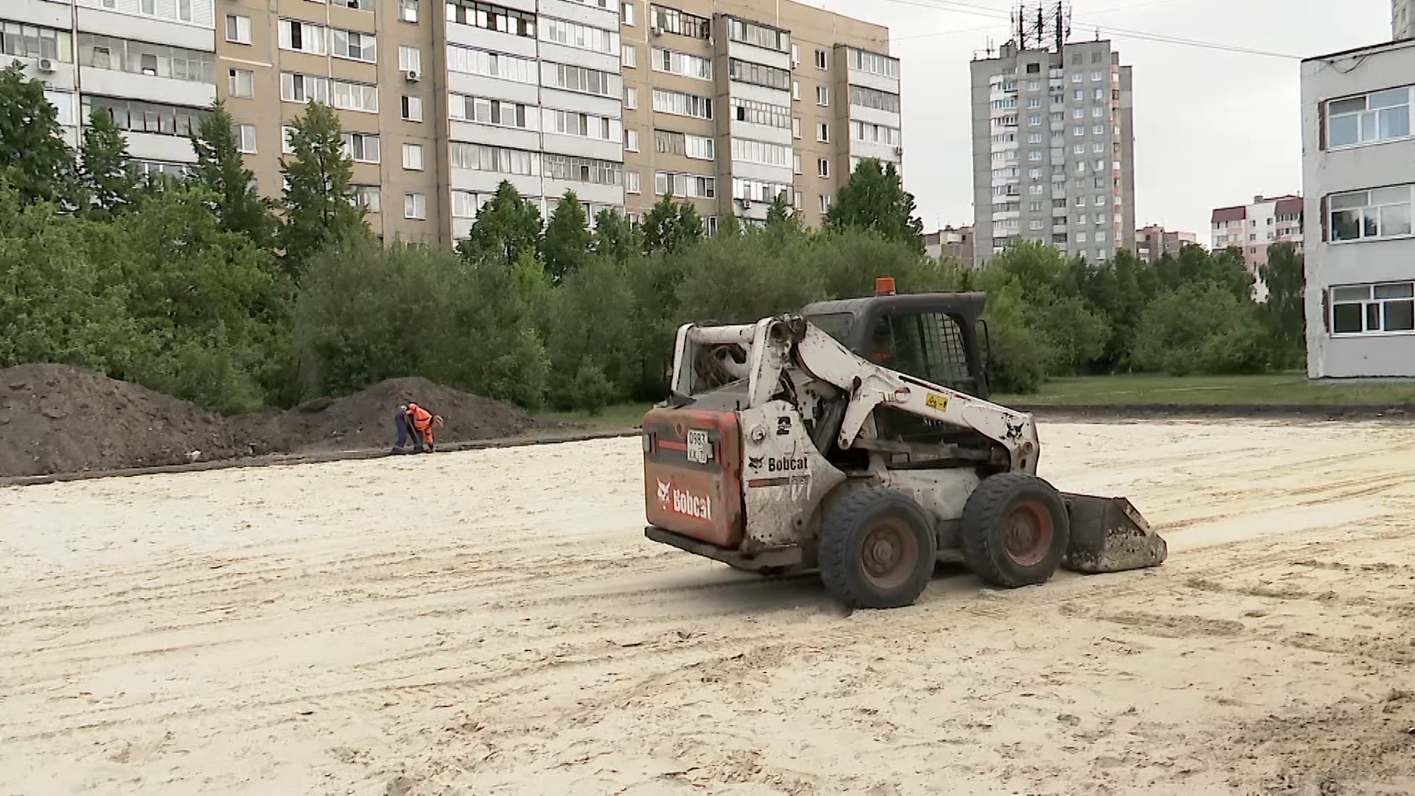 Город устраняет ямы в асфальте
