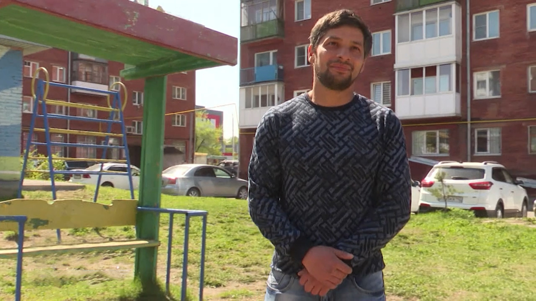 32-летний "человек-невидимка" оформляет документы и впервые пойдет в школу