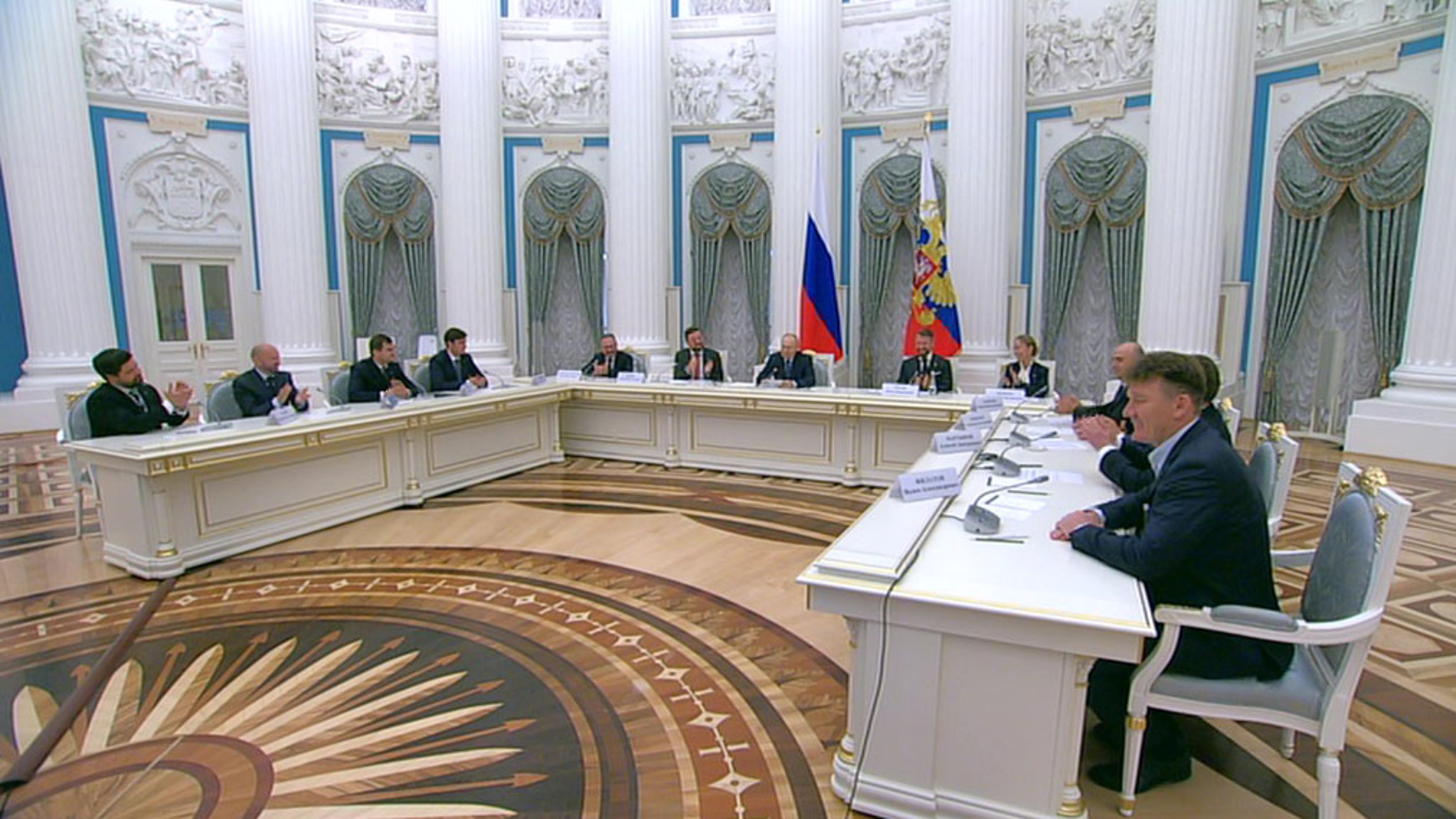 Владимир Путин: российскому бизнесу пора возвращать свои позиции на рынке