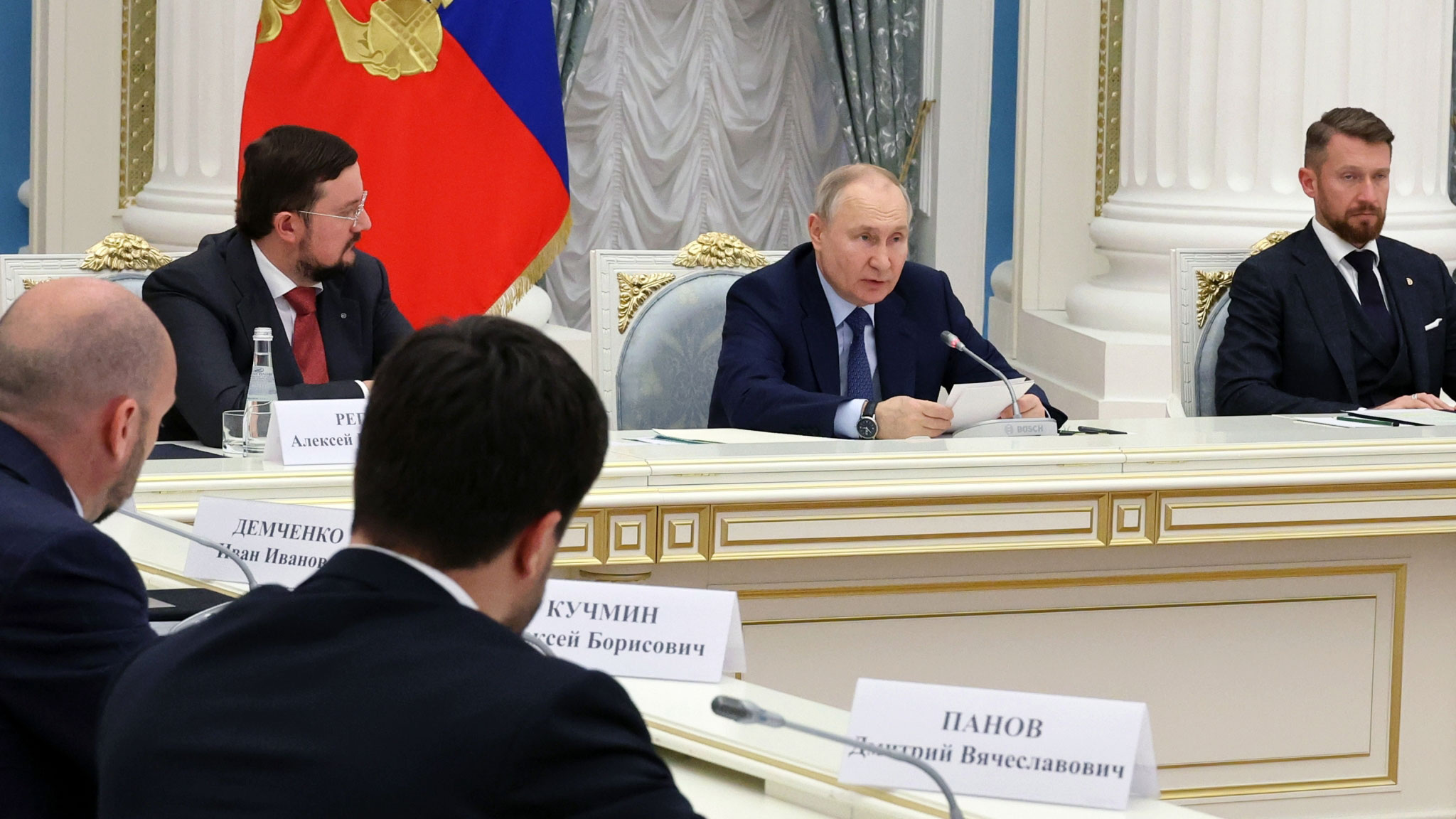 Путин провел трехчасовые переговоры с предпринимателями