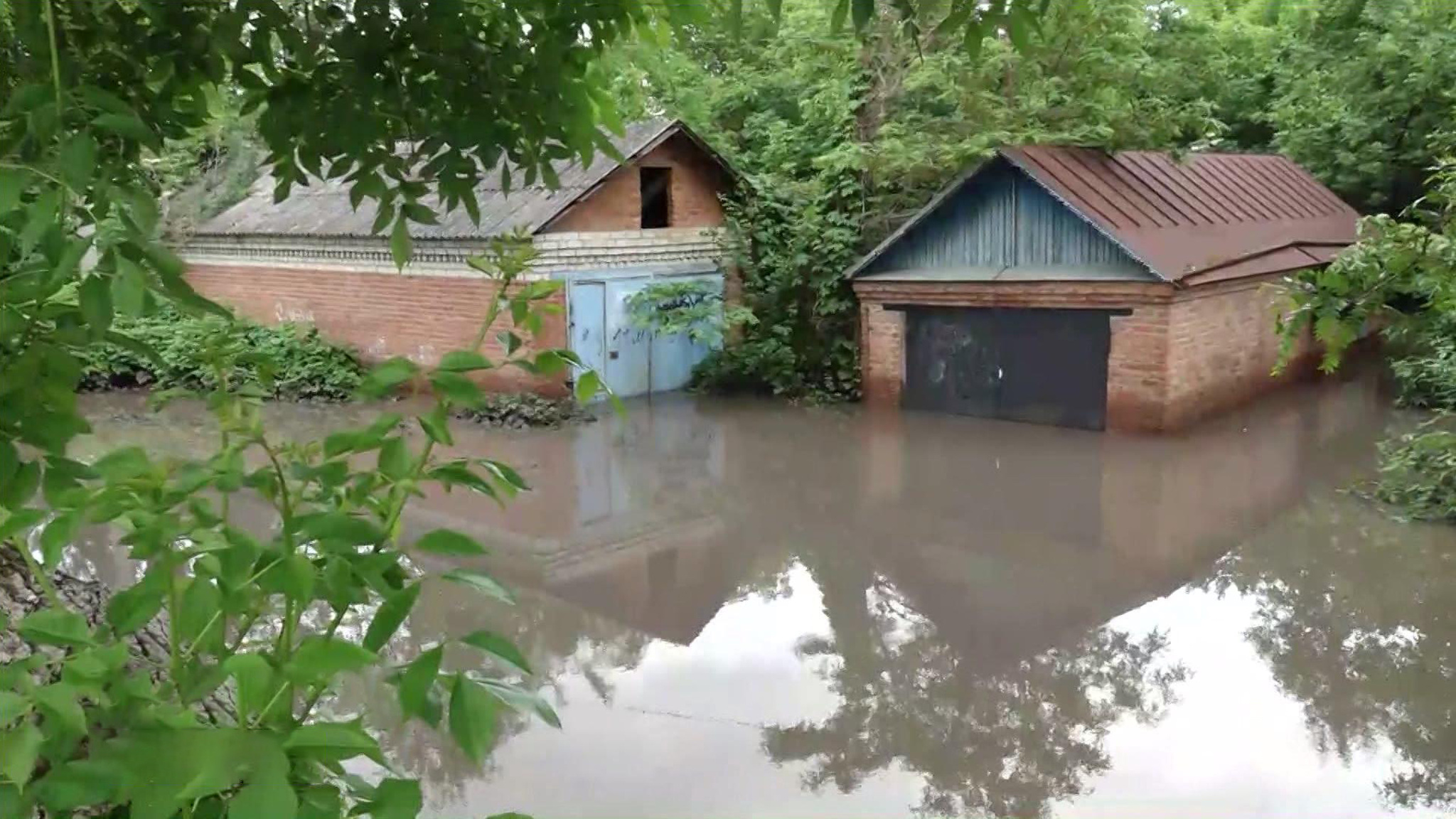 Большая вода пришла на юг: в Адыгее из-за ливней объявили штормовое предупреждение