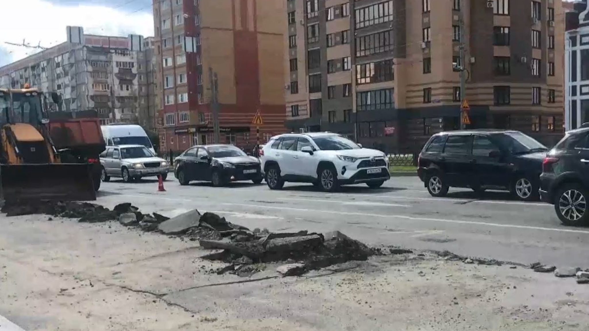 На улице Воинов-Интернационалистов в Йошкар-Оле началась замена бордюров