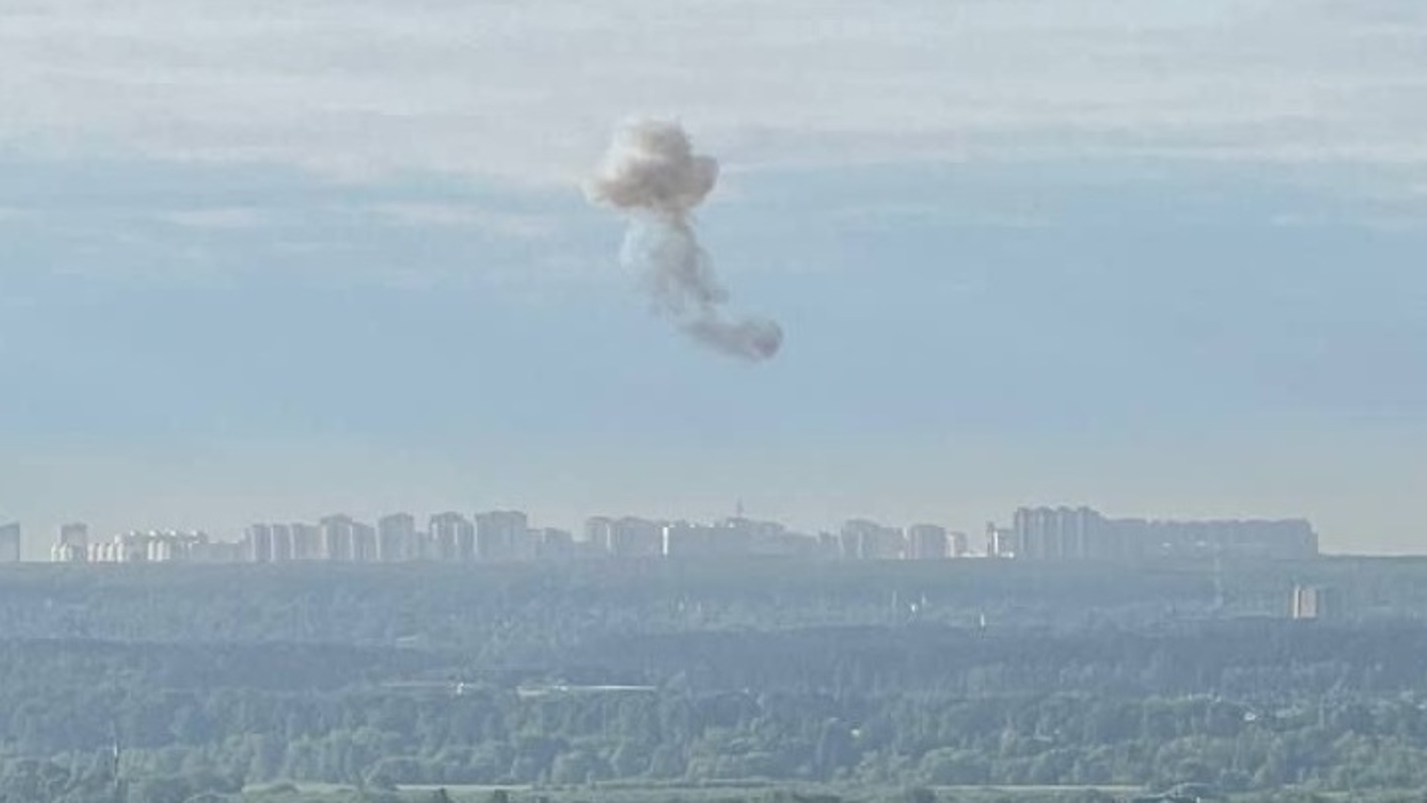 Появились кадры работы ПВО по атаковавшим Москву дронам