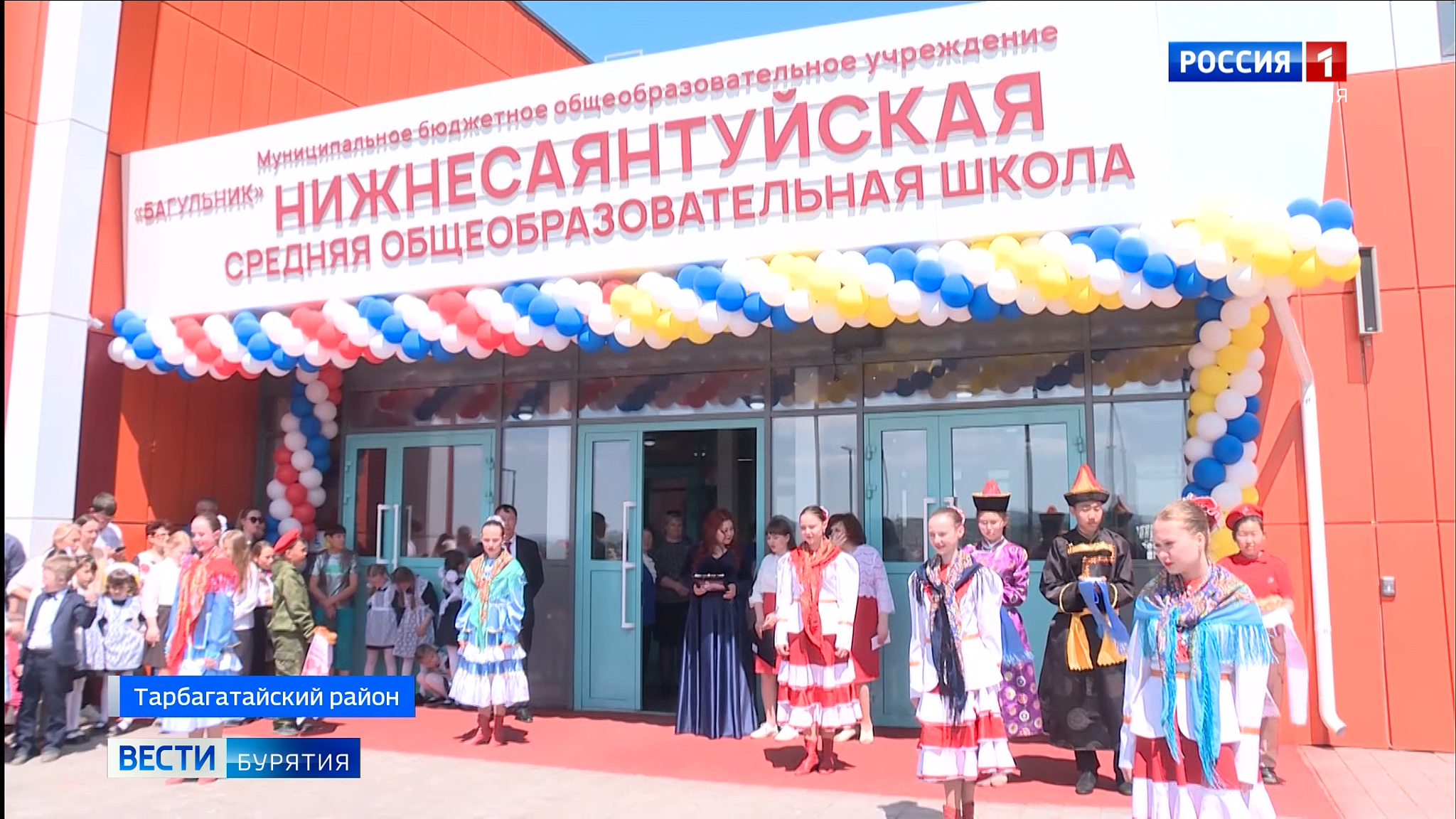 Первые лица Бурятии торжественно открыли новую школу