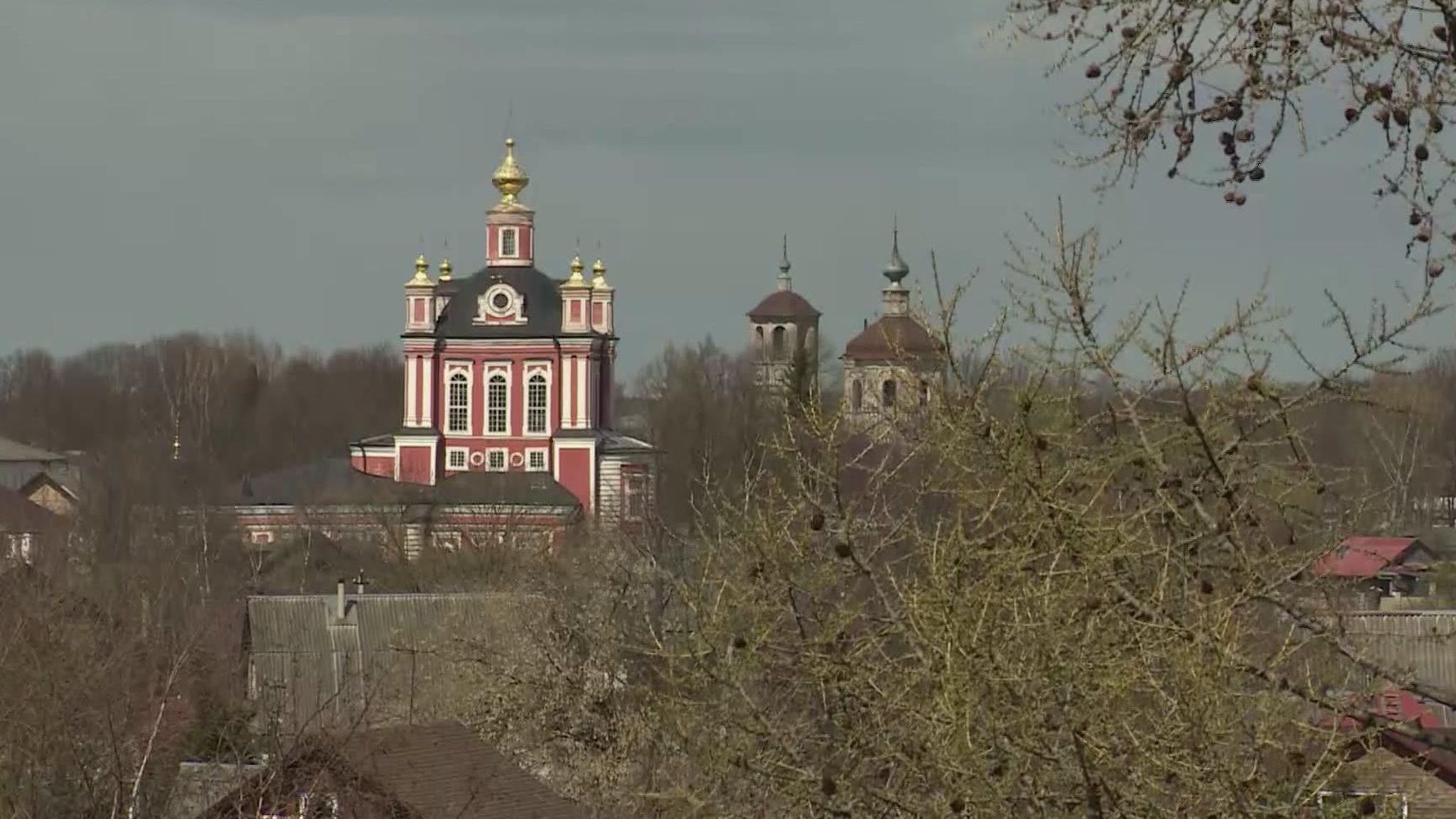 Спектакль по незавершенной пьесе Пушкина в Элисте и памятник патриарху Тихону в Торопце: дайджест культурных событий
