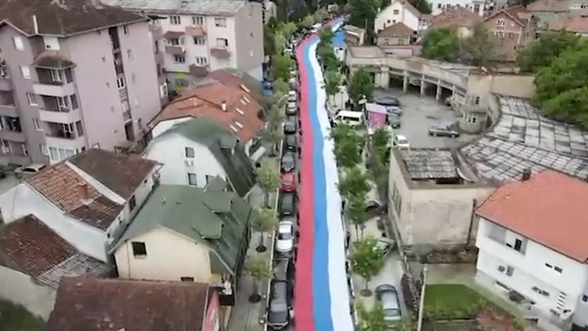 Тысячи сербов на севере Косова вновь собрались на протесты